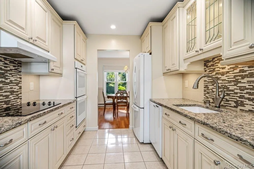 1406 Gotham Court, Smithtown, NY, 2 Bedrooms Bedrooms, 5 Rooms Rooms,2 BathroomsBathrooms,Residential,For Rent,Gotham,0,1059243 1406 Gotham Court, Smithtown, NY, 2 Bedrooms Bedrooms, 5 Rooms Rooms,2 BathroomsBathrooms,Residential,For Rent,Gotham,0,1059243