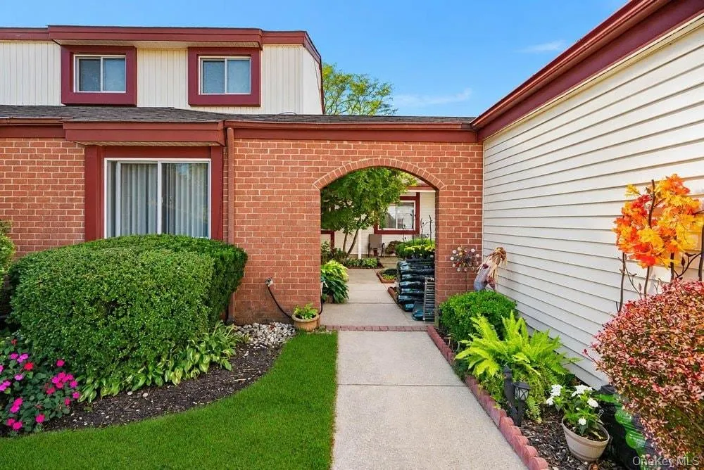 1406 Gotham Court, Smithtown, NY, 2 Bedrooms Bedrooms, 5 Rooms Rooms,2 BathroomsBathrooms,Residential,For Rent,Gotham,0,1059243 1406 Gotham Court, Smithtown, NY, 2 Bedrooms Bedrooms, 5 Rooms Rooms,2 BathroomsBathrooms,Residential,For Rent,Gotham,0,1059243