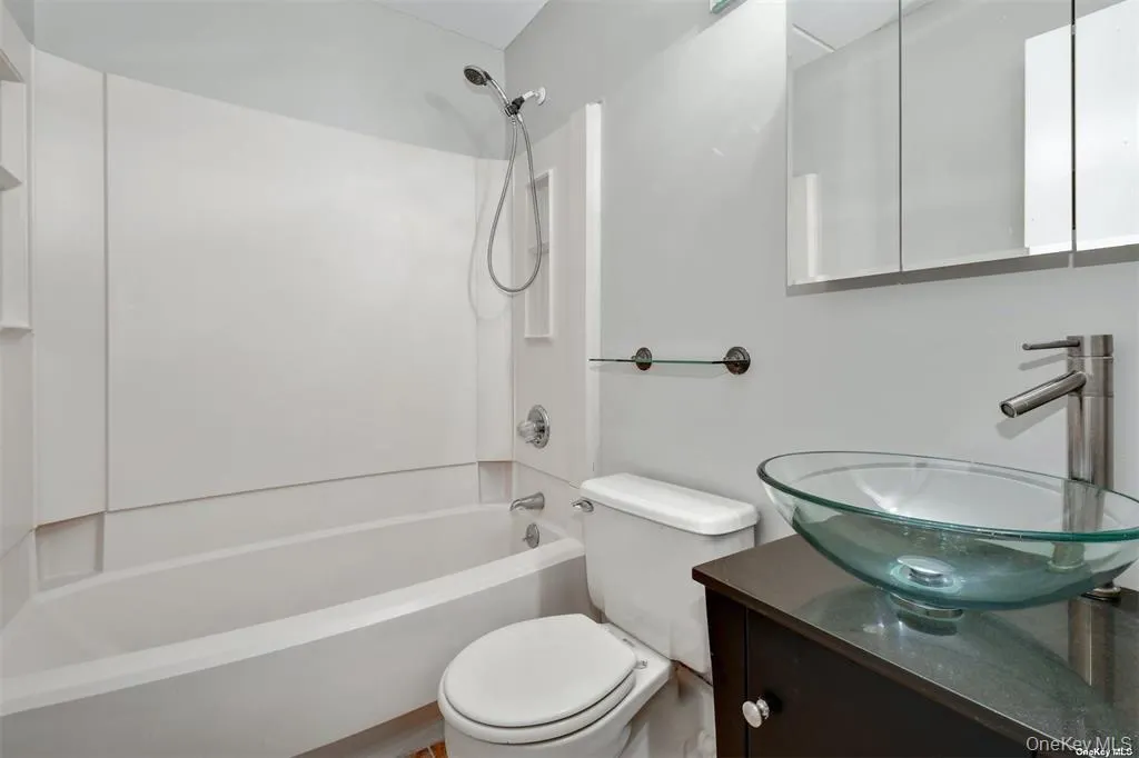 142 Main Street, North Hempstead, NY, 1 Bedroom Bedrooms, 3 Room Rooms,1 BathroomBathrooms,Residential Lease,For Rent,Main,0,1059272 142 Main Street, North Hempstead, NY, 1 Bedroom Bedrooms, 3 Room Rooms,1 BathroomBathrooms,Residential Lease,For Rent,Main,0,1059272