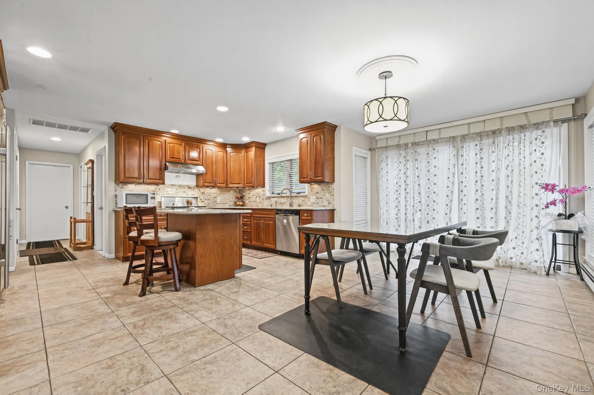 9 Ellen Court, Glen Cove, NY, 5 Bedroom Bedrooms, 10 Room Rooms,3 BathroomBathrooms,Residential Lease,For Rent,Ellen,0,1059289 9 Ellen Court, Glen Cove, NY, 5 Bedroom Bedrooms, 10 Room Rooms,3 BathroomBathrooms,Residential Lease,For Rent,Ellen,0,1059289