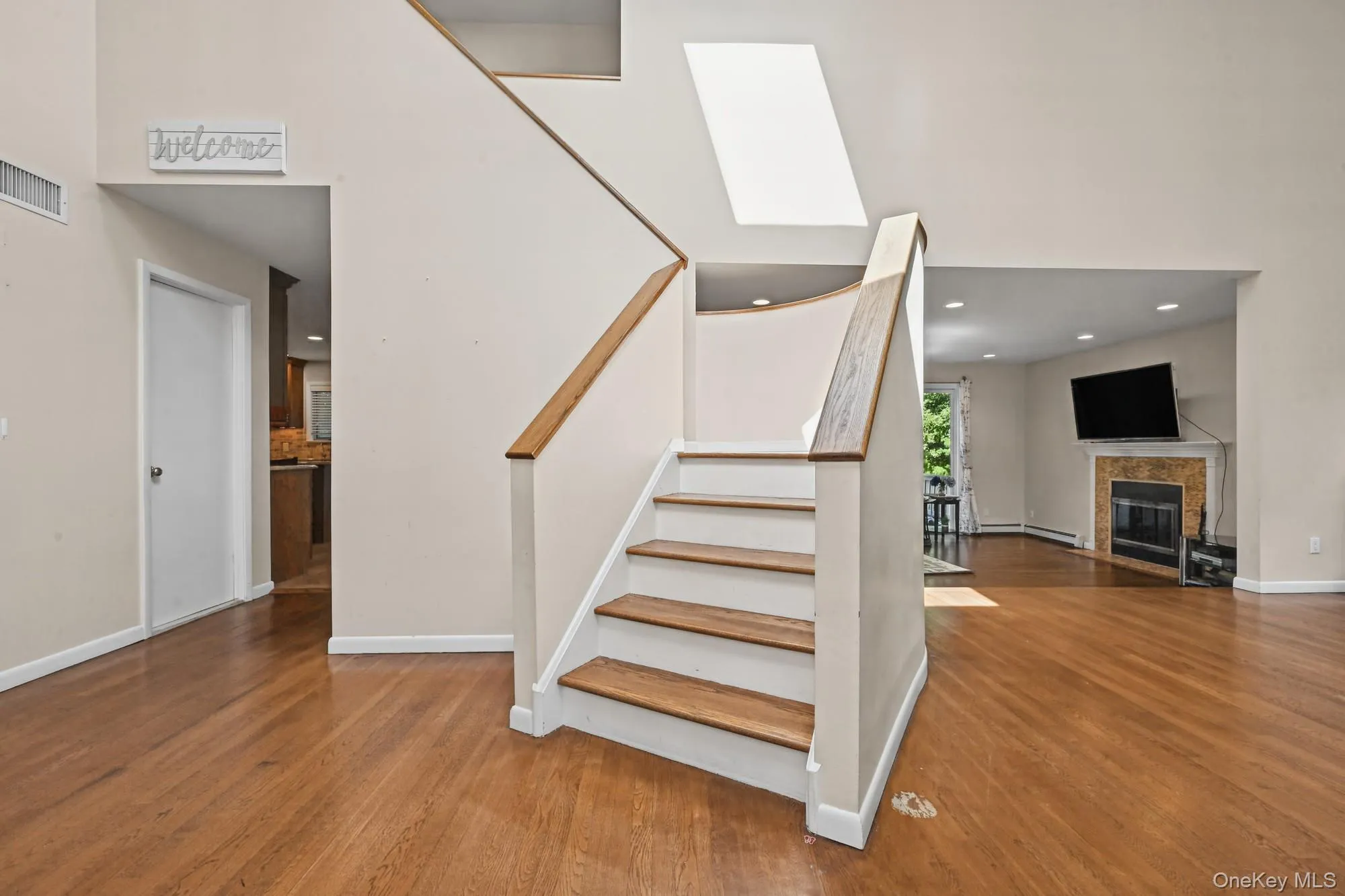 9 Ellen Court, Glen Cove, NY, 5 Bedroom Bedrooms, 10 Room Rooms,3 BathroomBathrooms,Residential Lease,For Rent,Ellen,0,1059289 9 Ellen Court, Glen Cove, NY, 5 Bedroom Bedrooms, 10 Room Rooms,3 BathroomBathrooms,Residential Lease,For Rent,Ellen,0,1059289