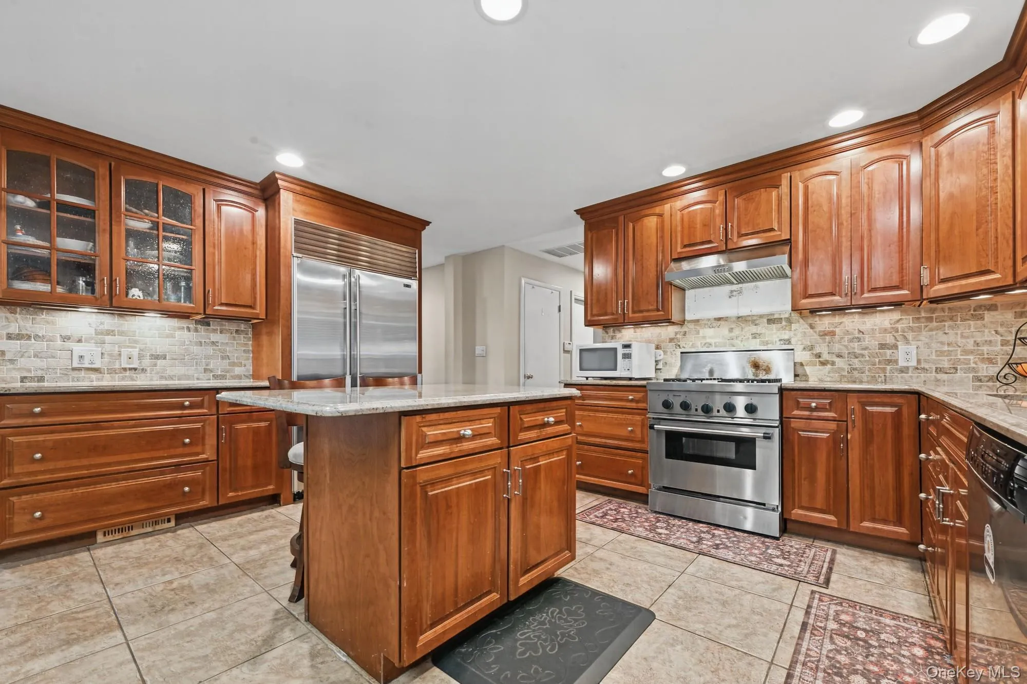 9 Ellen Court, Glen Cove, NY, 5 Bedroom Bedrooms, 10 Room Rooms,3 BathroomBathrooms,Residential Lease,For Rent,Ellen,0,1059289 9 Ellen Court, Glen Cove, NY, 5 Bedroom Bedrooms, 10 Room Rooms,3 BathroomBathrooms,Residential Lease,For Rent,Ellen,0,1059289