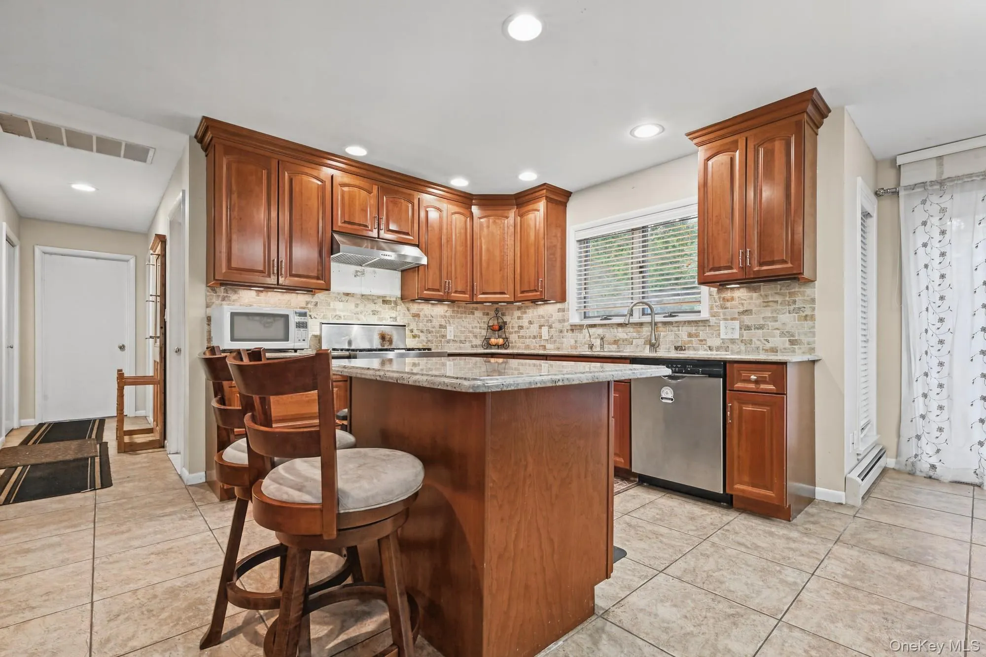 9 Ellen Court, Glen Cove, NY, 5 Bedroom Bedrooms, 10 Room Rooms,3 BathroomBathrooms,Residential Lease,For Rent,Ellen,0,1059289 9 Ellen Court, Glen Cove, NY, 5 Bedroom Bedrooms, 10 Room Rooms,3 BathroomBathrooms,Residential Lease,For Rent,Ellen,0,1059289
