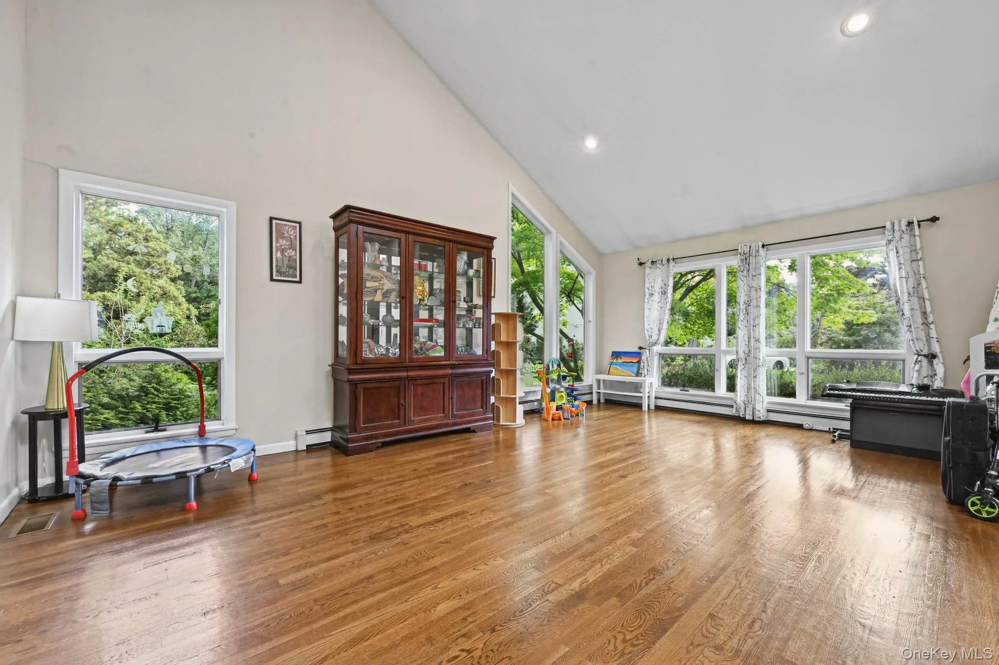 9 Ellen Court, Glen Cove, NY, 5 Bedroom Bedrooms, 10 Room Rooms,3 BathroomBathrooms,Residential Lease,For Rent,Ellen,0,1059289 9 Ellen Court, Glen Cove, NY, 5 Bedroom Bedrooms, 10 Room Rooms,3 BathroomBathrooms,Residential Lease,For Rent,Ellen,0,1059289