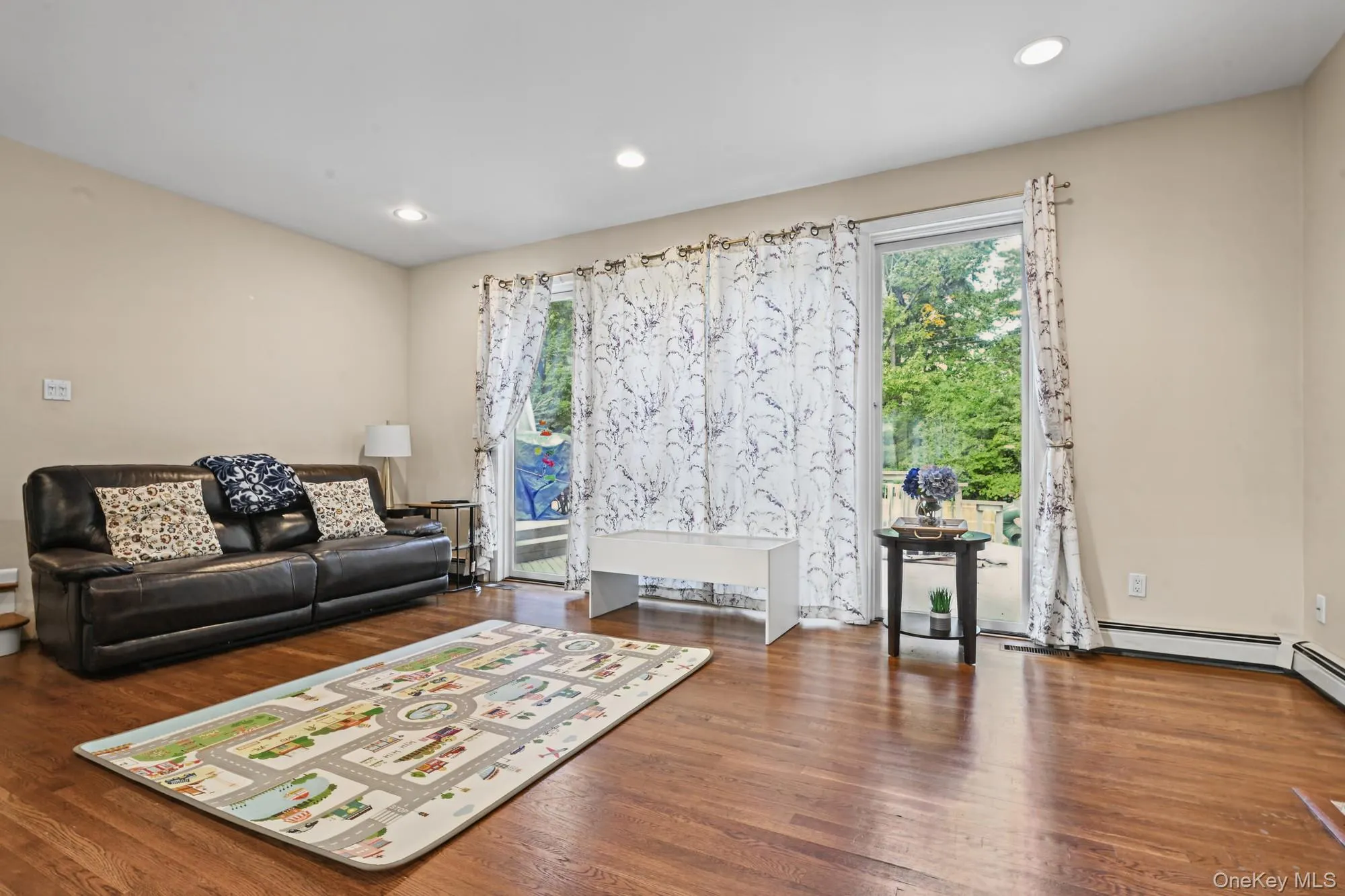 9 Ellen Court, Glen Cove, NY, 5 Bedroom Bedrooms, 10 Room Rooms,3 BathroomBathrooms,Residential Lease,For Rent,Ellen,0,1059289 9 Ellen Court, Glen Cove, NY, 5 Bedroom Bedrooms, 10 Room Rooms,3 BathroomBathrooms,Residential Lease,For Rent,Ellen,0,1059289
