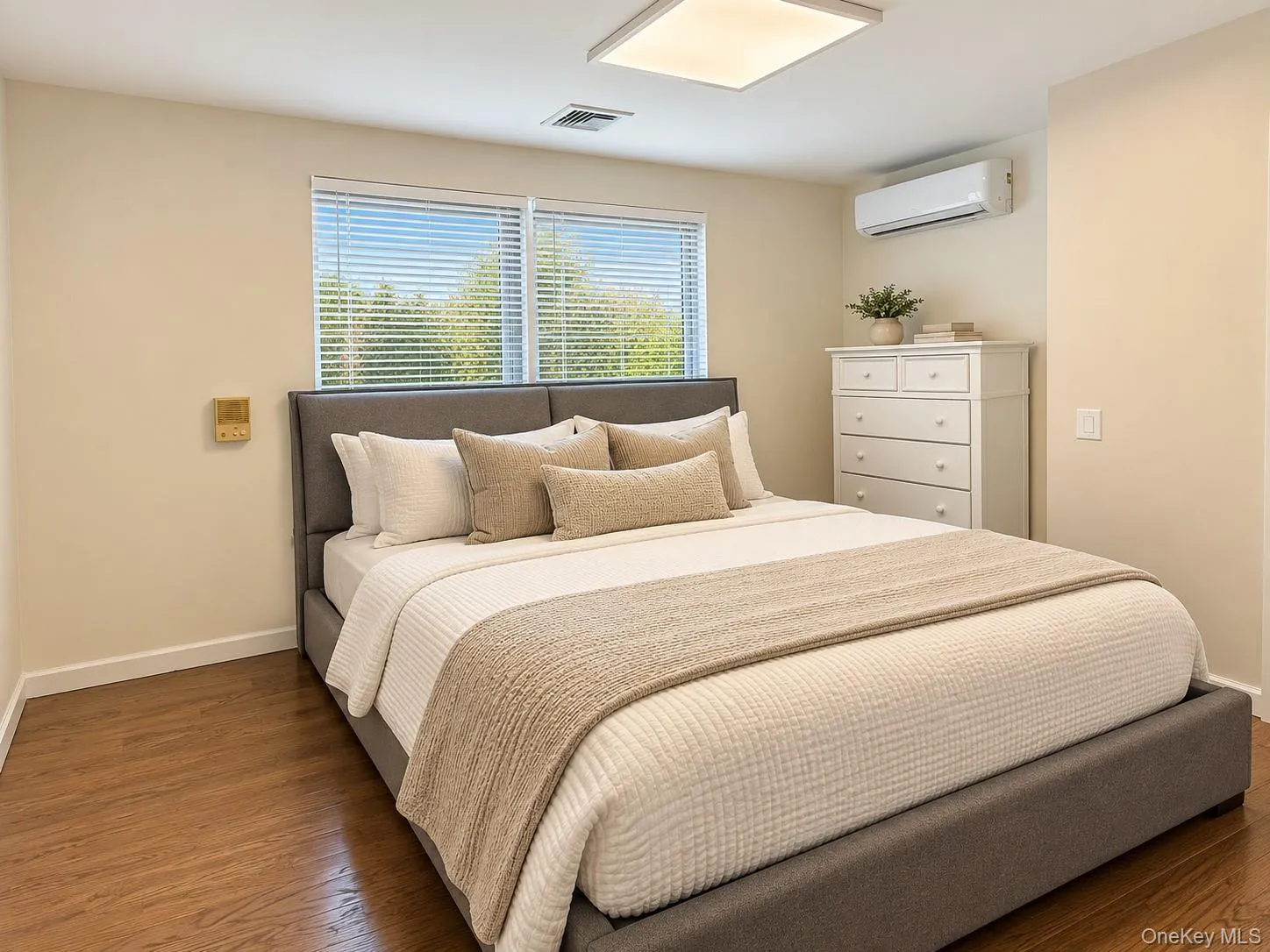 1159 Broadway, Hempstead, NY, 1 Bedroom Bedrooms, 4 Room Rooms,1 BathroomBathrooms,Residential Lease,For Rent,Broadway,0,1059323 1159 Broadway, Hempstead, NY, 1 Bedroom Bedrooms, 4 Room Rooms,1 BathroomBathrooms,Residential Lease,For Rent,Broadway,0,1059323