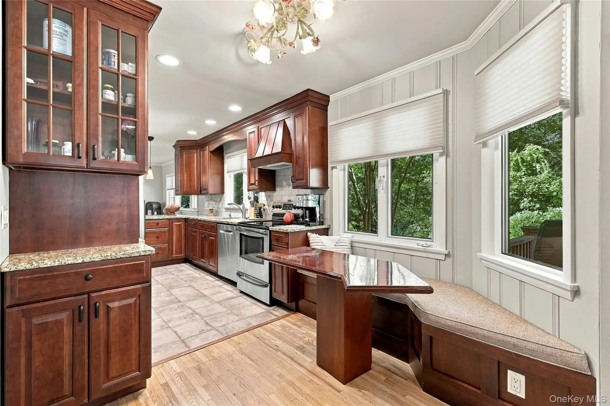 Eat-in Breakfast Nook Eat-in Breakfast Nook