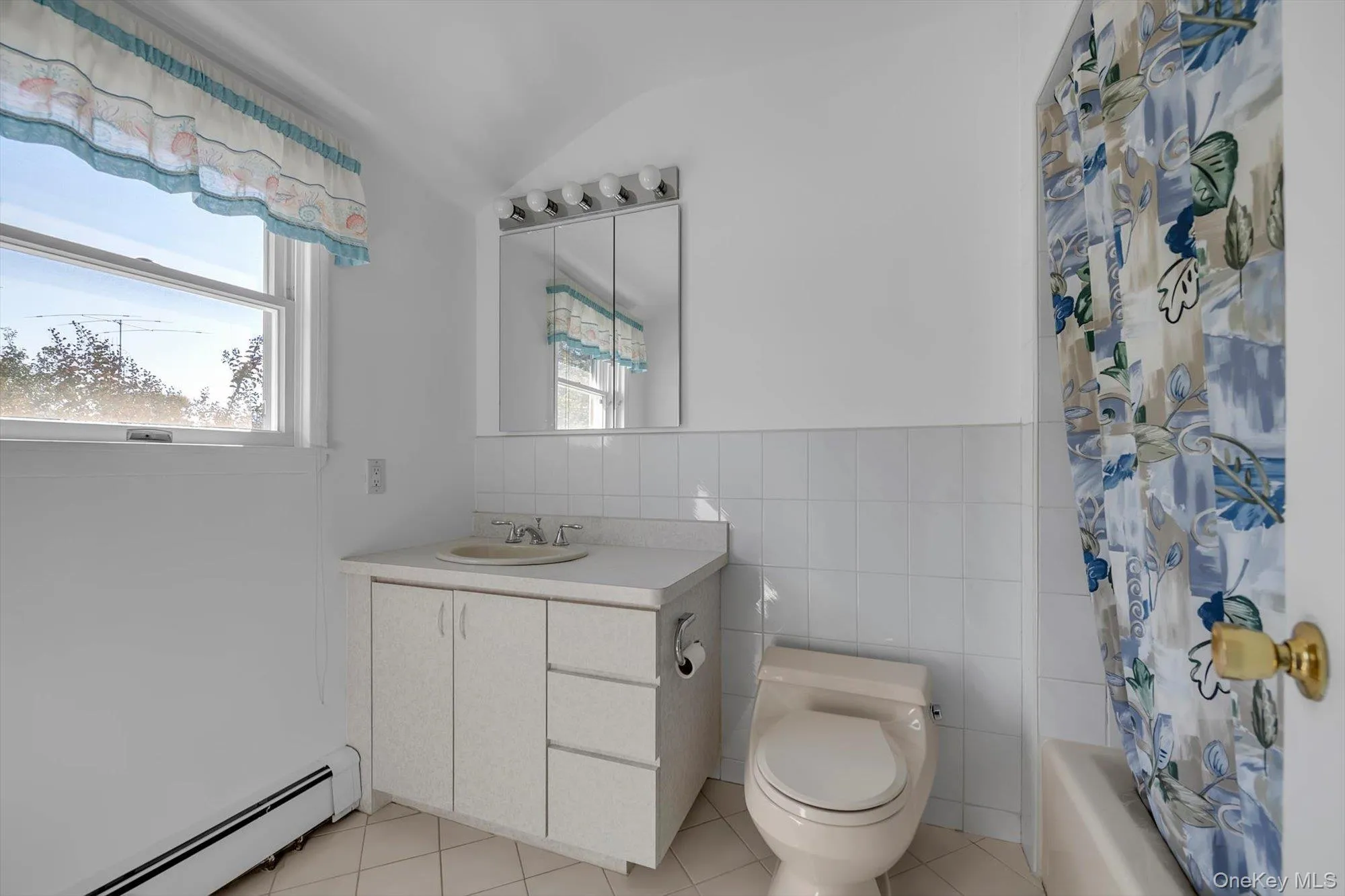 17 Joseph Street, North Hempstead, NY, 4 Bedrooms Bedrooms, 8 Rooms Rooms,2 BathroomsBathrooms,Residential,For Rent,Joseph,0,1059339 17 Joseph Street, North Hempstead, NY, 4 Bedrooms Bedrooms, 8 Rooms Rooms,2 BathroomsBathrooms,Residential,For Rent,Joseph,0,1059339