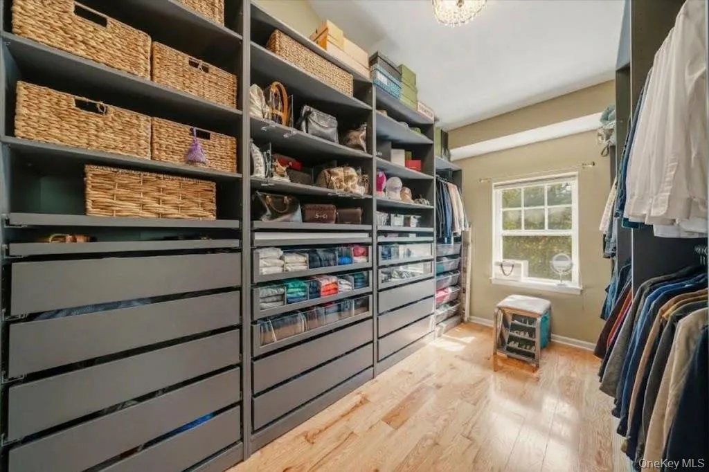 WOW! Every drawer is a pull out with a purpose. WOW! Every drawer is a pull out with a purpose.
