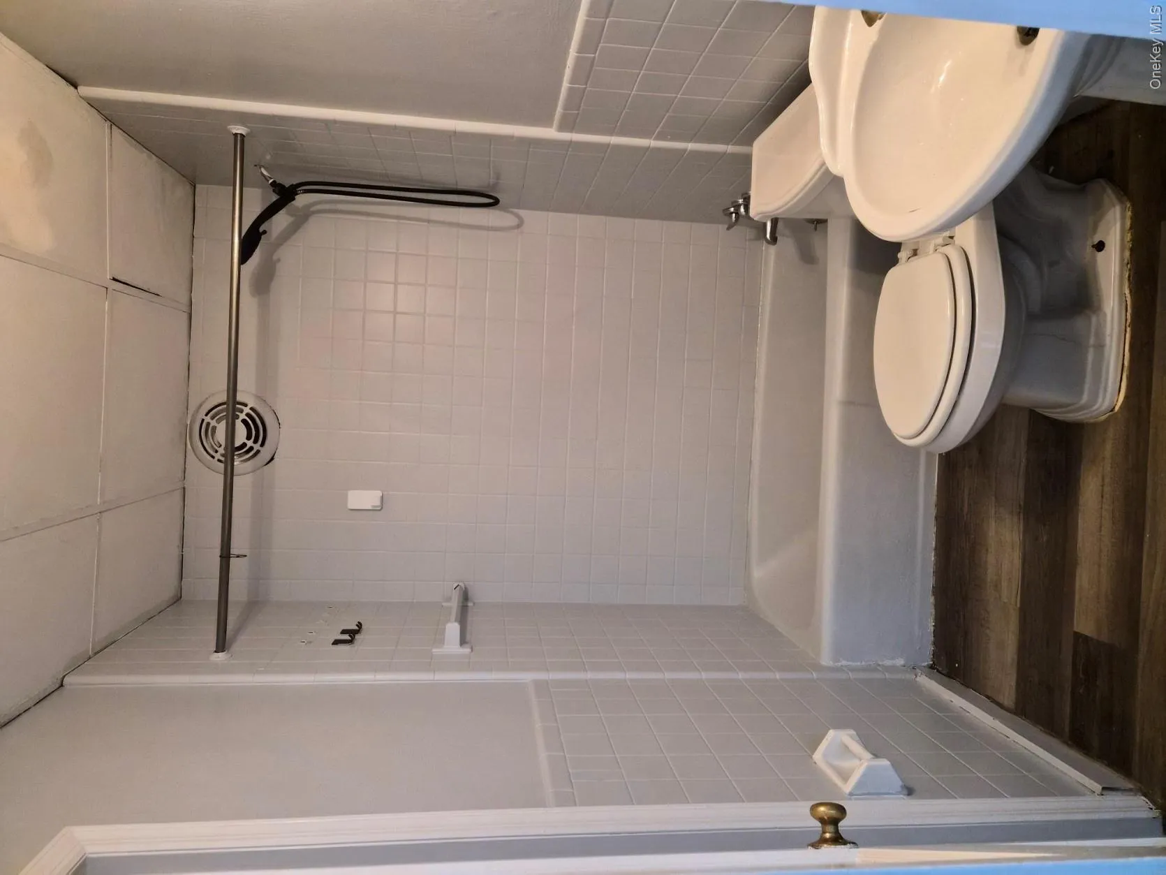 Full Bathroom Full Bathroom