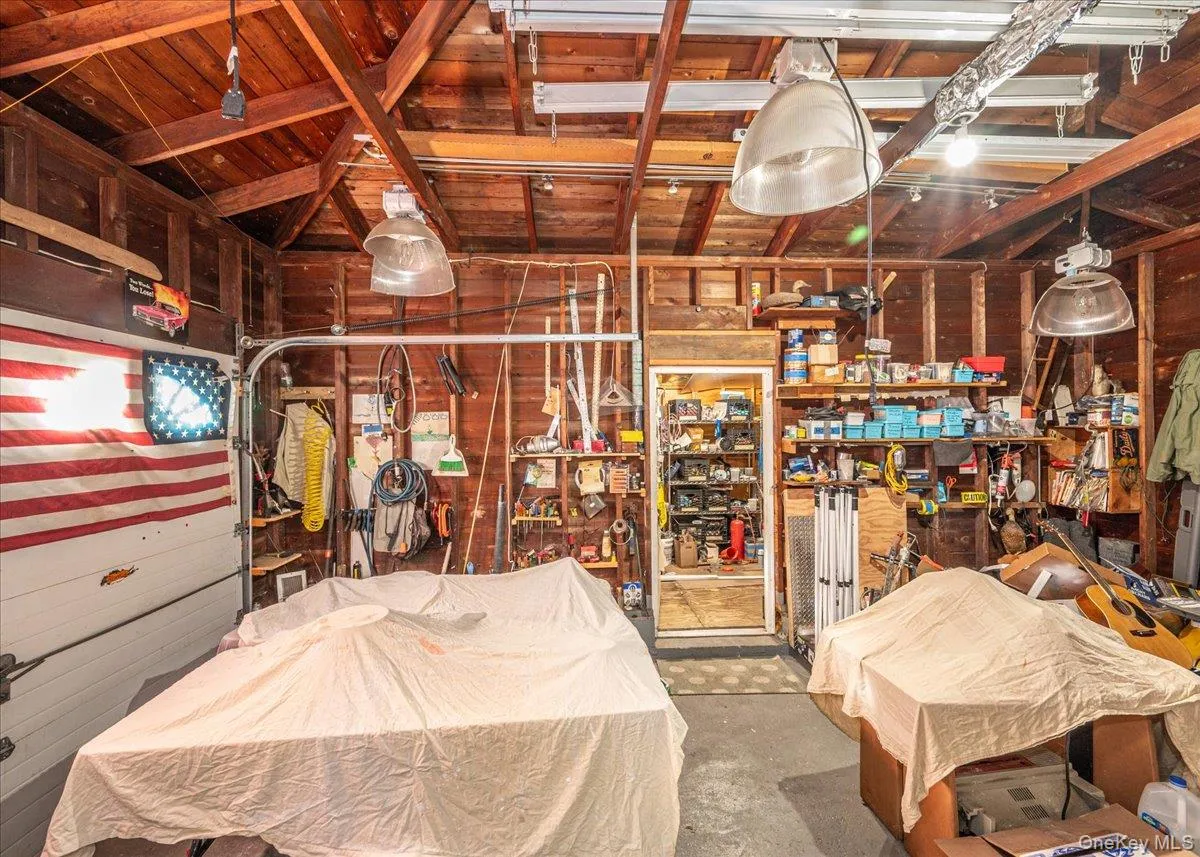 Garage w/Breezeway Garage w/Breezeway