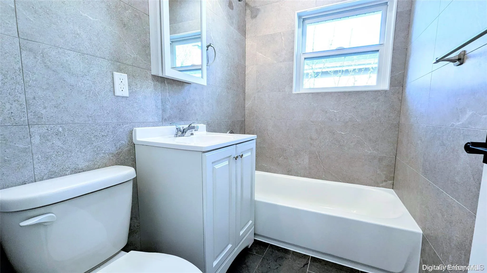 43 Yennicock Avenue, North Hempstead, NY, 2 Bedroom Bedrooms, 4 Room Rooms,1 BathroomBathrooms,Residential Lease,For Rent,Yennicock,0,1059369 43 Yennicock Avenue, North Hempstead, NY, 2 Bedroom Bedrooms, 4 Room Rooms,1 BathroomBathrooms,Residential Lease,For Rent,Yennicock,0,1059369