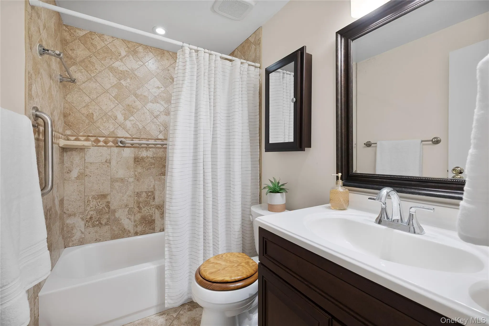 644 End Drive, Brookhaven, NY, 1 Bedroom Bedrooms, 5 Rooms Rooms,1 BathroomBathrooms,Residential,For Rent,End,0,1059375 644 End Drive, Brookhaven, NY, 1 Bedroom Bedrooms, 5 Rooms Rooms,1 BathroomBathrooms,Residential,For Rent,End,0,1059375