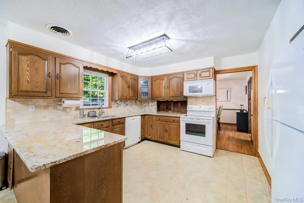 75 Alda Drive, Poughkeepsie, NY, 4 Bedrooms Bedrooms, 10 Rooms Rooms,2 BathroomsBathrooms,Residential,For Rent,Alda,0,1059380 75 Alda Drive, Poughkeepsie, NY, 4 Bedrooms Bedrooms, 10 Rooms Rooms,2 BathroomsBathrooms,Residential,For Rent,Alda,0,1059380
