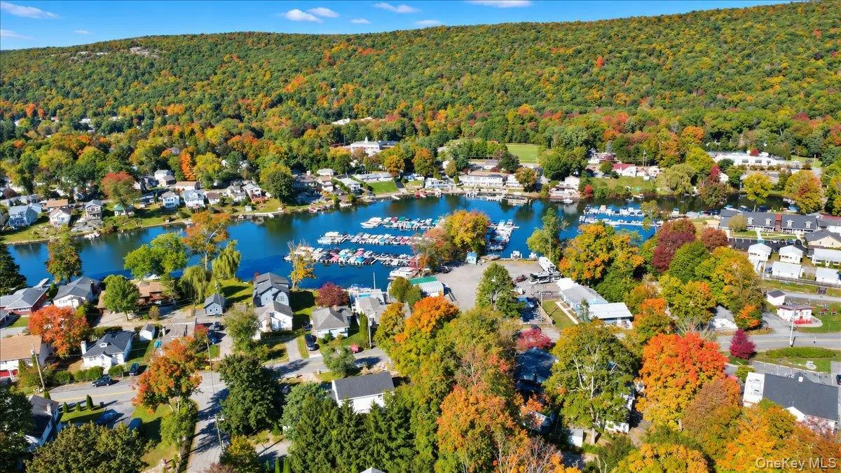 17 Lakelands Avenue, Warwick (town), NY, 3 Bedrooms Bedrooms, 6 Rooms Rooms,2 BathroomsBathrooms,Residential,For Rent,Lakelands,0,1059386 17 Lakelands Avenue, Warwick (town), NY, 3 Bedrooms Bedrooms, 6 Rooms Rooms,2 BathroomsBathrooms,Residential,For Rent,Lakelands,0,1059386