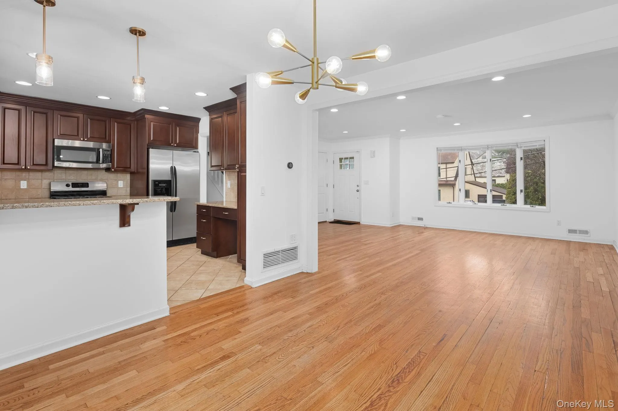 12 Chatham Road, New Rochelle, NY, 3 Bedrooms Bedrooms, 7 Rooms Rooms,2 BathroomsBathrooms,Residential,For Rent,Chatham,0,1059390 12 Chatham Road, New Rochelle, NY, 3 Bedrooms Bedrooms, 7 Rooms Rooms,2 BathroomsBathrooms,Residential,For Rent,Chatham,0,1059390