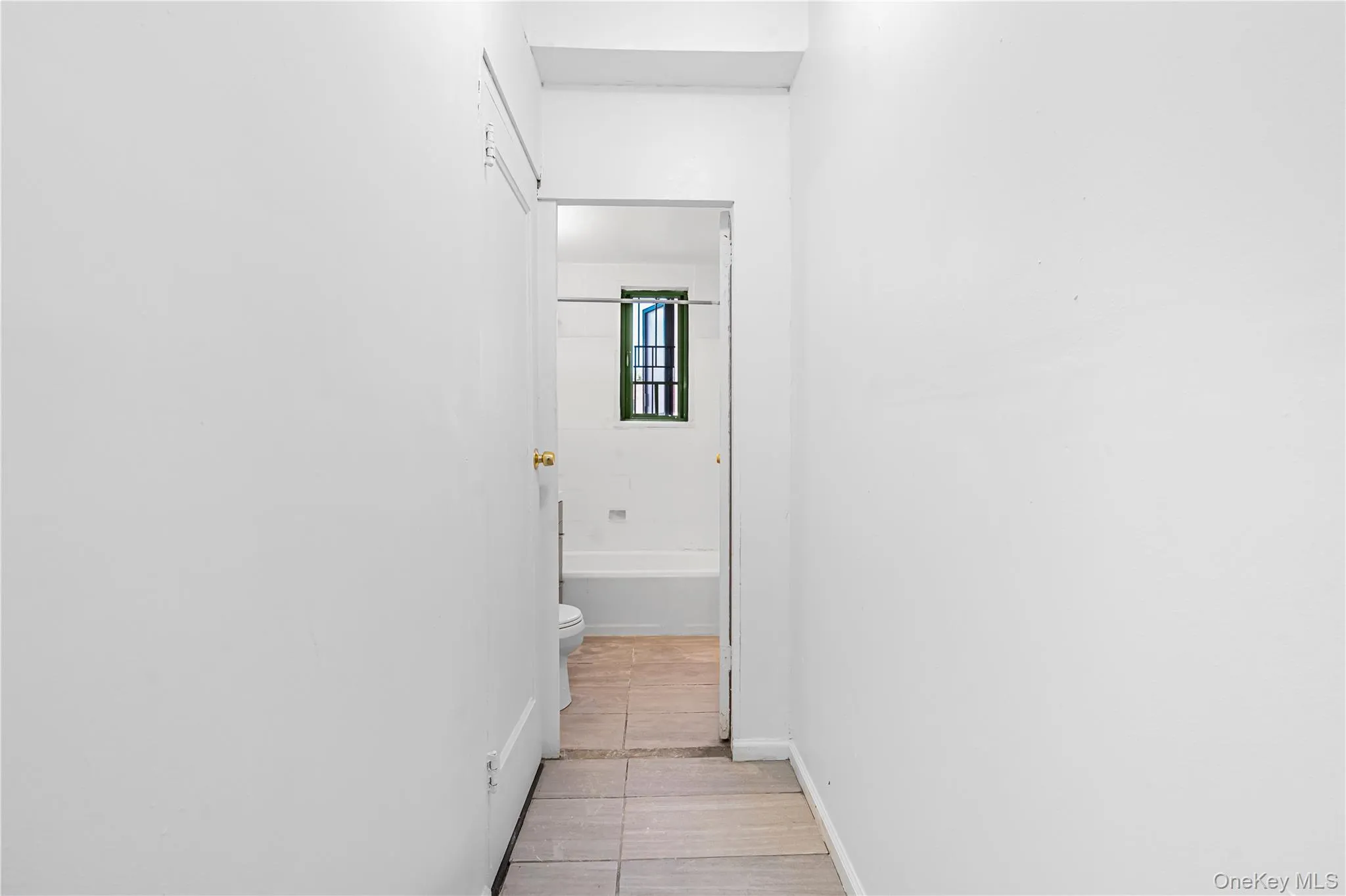 1946 Tremont Avenue, New York, NY, 2 Bedrooms Bedrooms, 5 Rooms Rooms,1 BathroomBathrooms,Residential,For Rent,Tremont,0,1059396 1946 Tremont Avenue, New York, NY, 2 Bedrooms Bedrooms, 5 Rooms Rooms,1 BathroomBathrooms,Residential,For Rent,Tremont,0,1059396