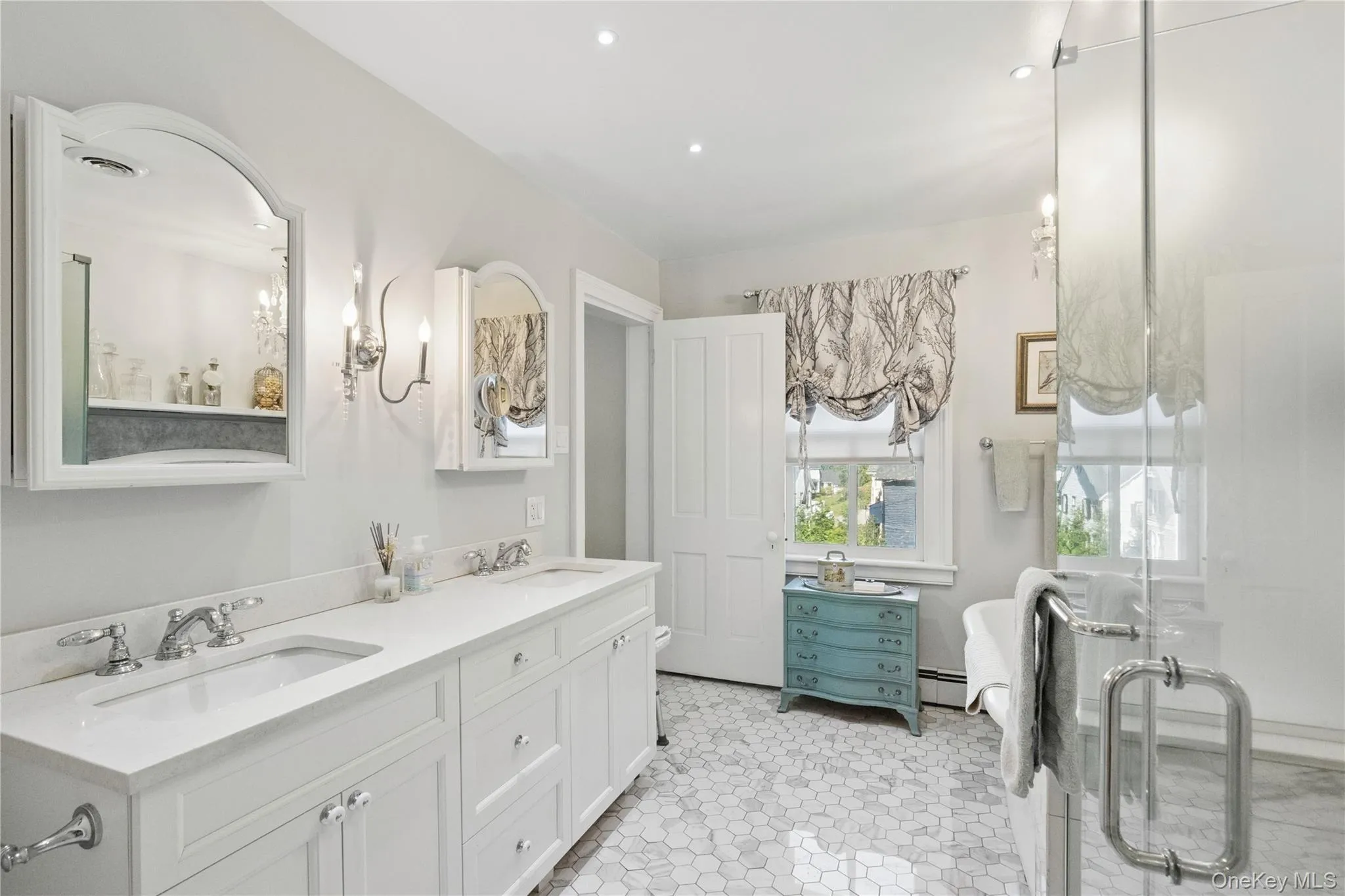43 E Shore Road, Huntington, NY, 3 Bedrooms Bedrooms, 8 Rooms Rooms,4 BathroomsBathrooms,Residential,For Rent,E Shore,0,1059406 43 E Shore Road, Huntington, NY, 3 Bedrooms Bedrooms, 8 Rooms Rooms,4 BathroomsBathrooms,Residential,For Rent,E Shore,0,1059406