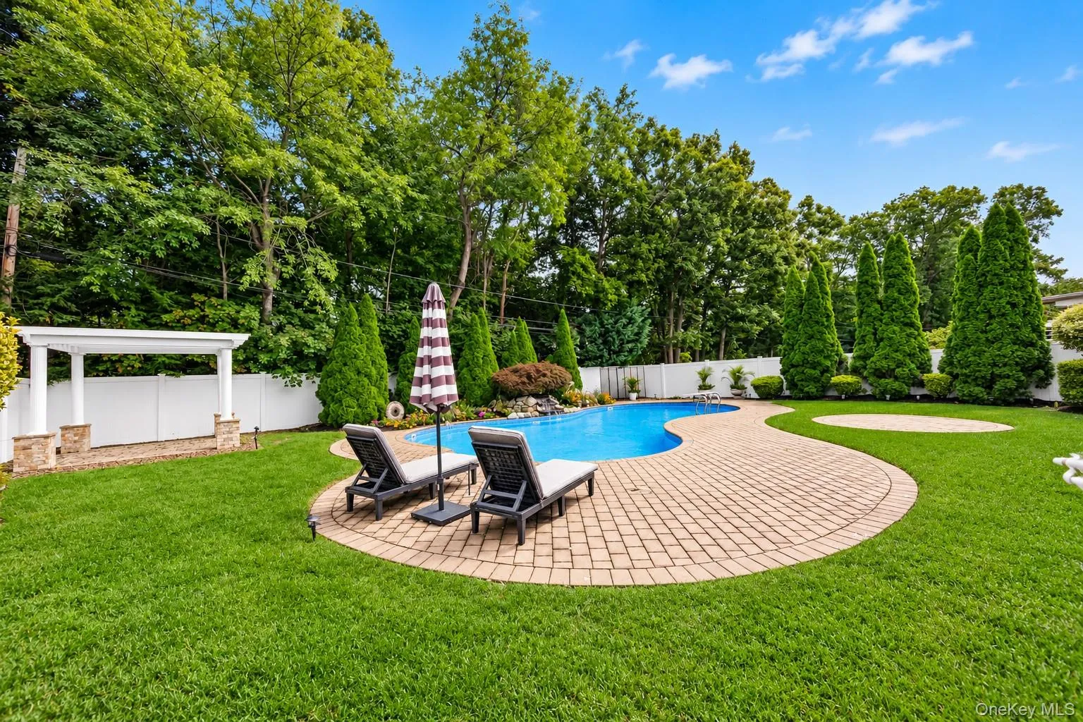 31 Sterling Lane, Smithtown, NY, 4 Bedrooms Bedrooms, 9 Rooms Rooms,2 BathroomsBathrooms,Residential,For Rent,Sterling,0,1059410 31 Sterling Lane, Smithtown, NY, 4 Bedrooms Bedrooms, 9 Rooms Rooms,2 BathroomsBathrooms,Residential,For Rent,Sterling,0,1059410
