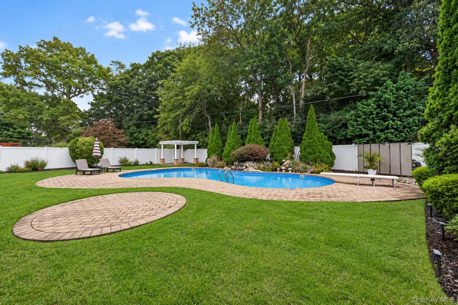 31 Sterling Lane, Smithtown, NY, 4 Bedrooms Bedrooms, 9 Rooms Rooms,2 BathroomsBathrooms,Residential,For Rent,Sterling,0,1059410 31 Sterling Lane, Smithtown, NY, 4 Bedrooms Bedrooms, 9 Rooms Rooms,2 BathroomsBathrooms,Residential,For Rent,Sterling,0,1059410