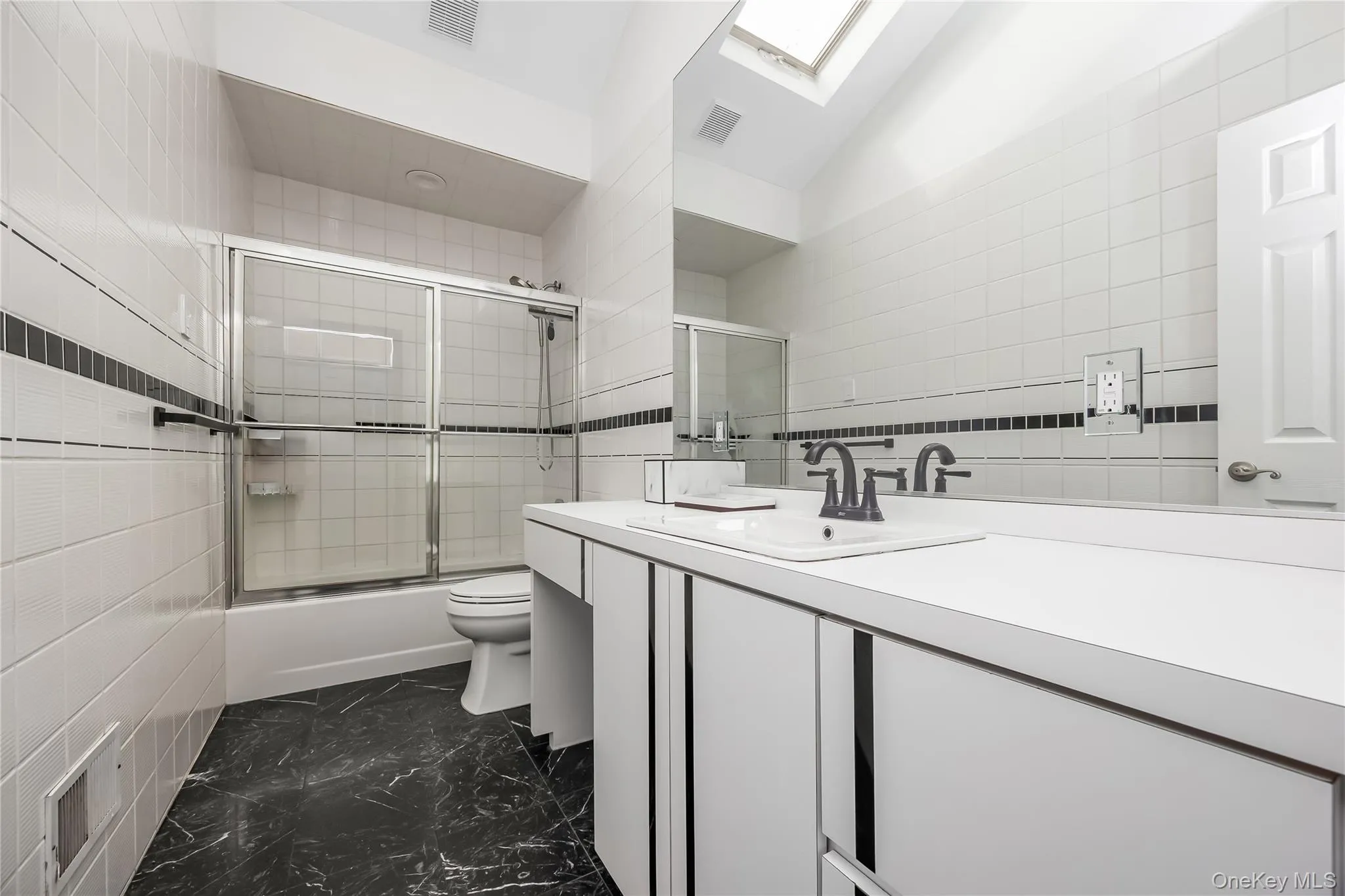 31 Sterling Lane, Smithtown, NY, 4 Bedrooms Bedrooms, 9 Rooms Rooms,2 BathroomsBathrooms,Residential,For Rent,Sterling,0,1059410 31 Sterling Lane, Smithtown, NY, 4 Bedrooms Bedrooms, 9 Rooms Rooms,2 BathroomsBathrooms,Residential,For Rent,Sterling,0,1059410