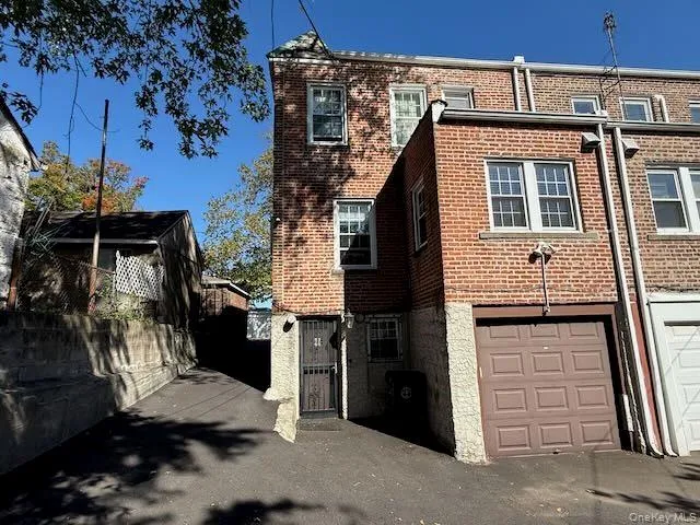 6414 83rd Place, New York, NY, 3 Bedrooms Bedrooms, 7 Rooms Rooms,2 BathroomsBathrooms,Residential,For Rent,83rd,0,1059411 6414 83rd Place, New York, NY, 3 Bedrooms Bedrooms, 7 Rooms Rooms,2 BathroomsBathrooms,Residential,For Rent,83rd,0,1059411
