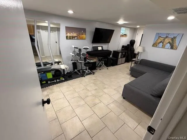 6414 83rd Place, New York, NY, 3 Bedrooms Bedrooms, 7 Rooms Rooms,2 BathroomsBathrooms,Residential,For Rent,83rd,0,1059411 6414 83rd Place, New York, NY, 3 Bedrooms Bedrooms, 7 Rooms Rooms,2 BathroomsBathrooms,Residential,For Rent,83rd,0,1059411