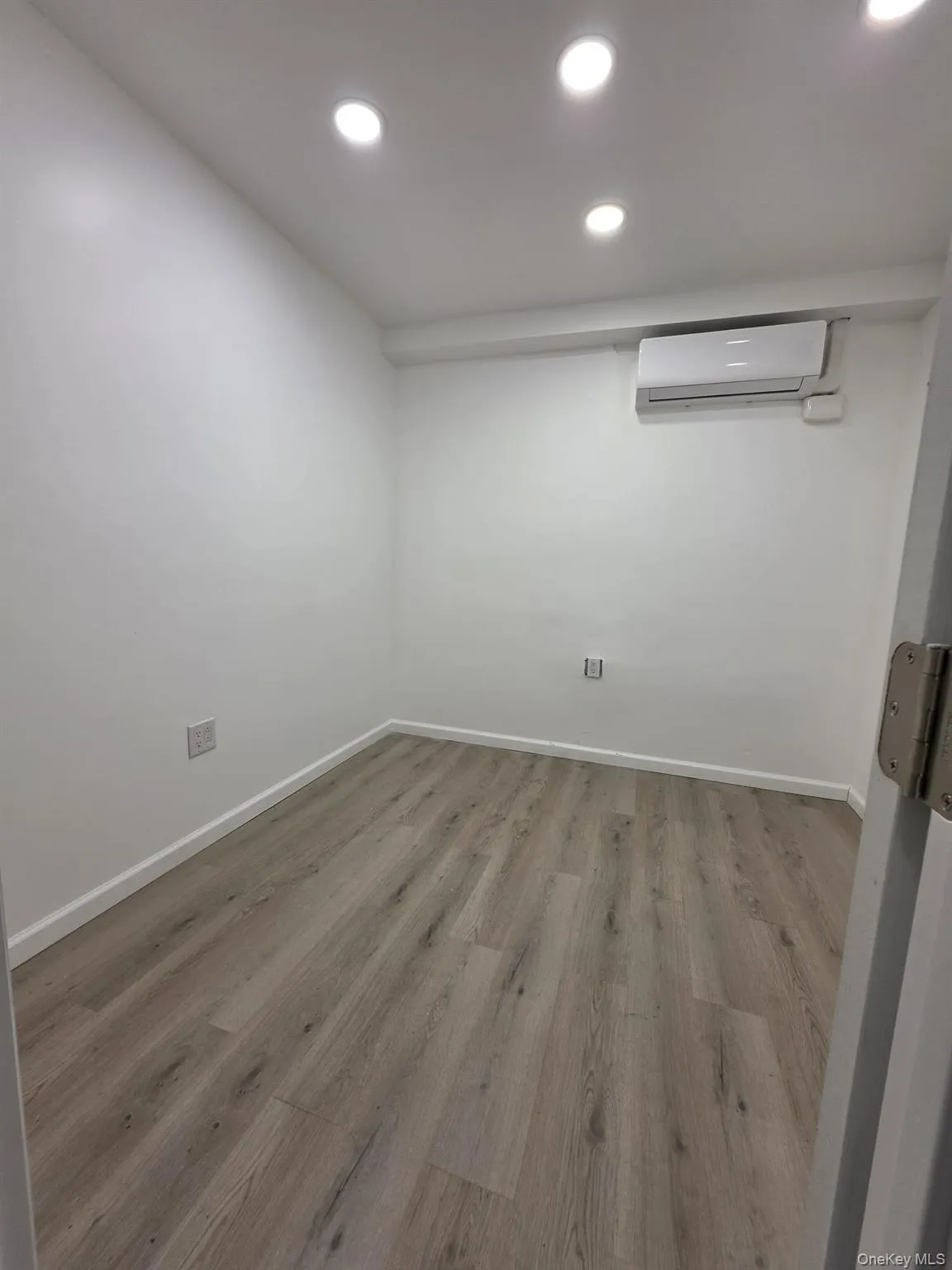5904 Riverdale Avenue, New York, NY, ,Commercial Lease,For Rent,Riverdale,0,1059433 5904 Riverdale Avenue, New York, NY, ,Commercial Lease,For Rent,Riverdale,0,1059433