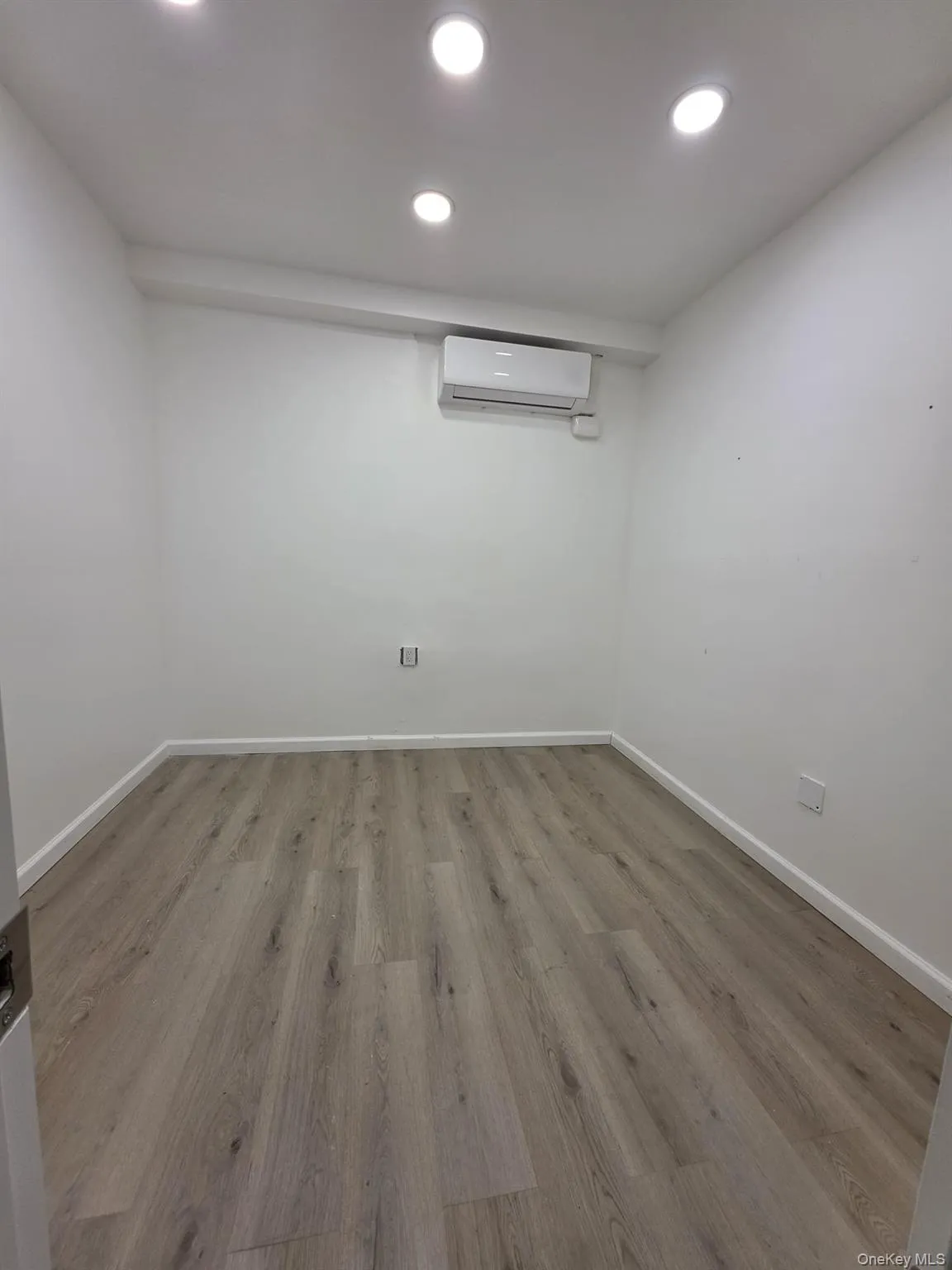 5904 Riverdale Avenue, New York, NY, ,Commercial Lease,For Rent,Riverdale,0,1059433 5904 Riverdale Avenue, New York, NY, ,Commercial Lease,For Rent,Riverdale,0,1059433