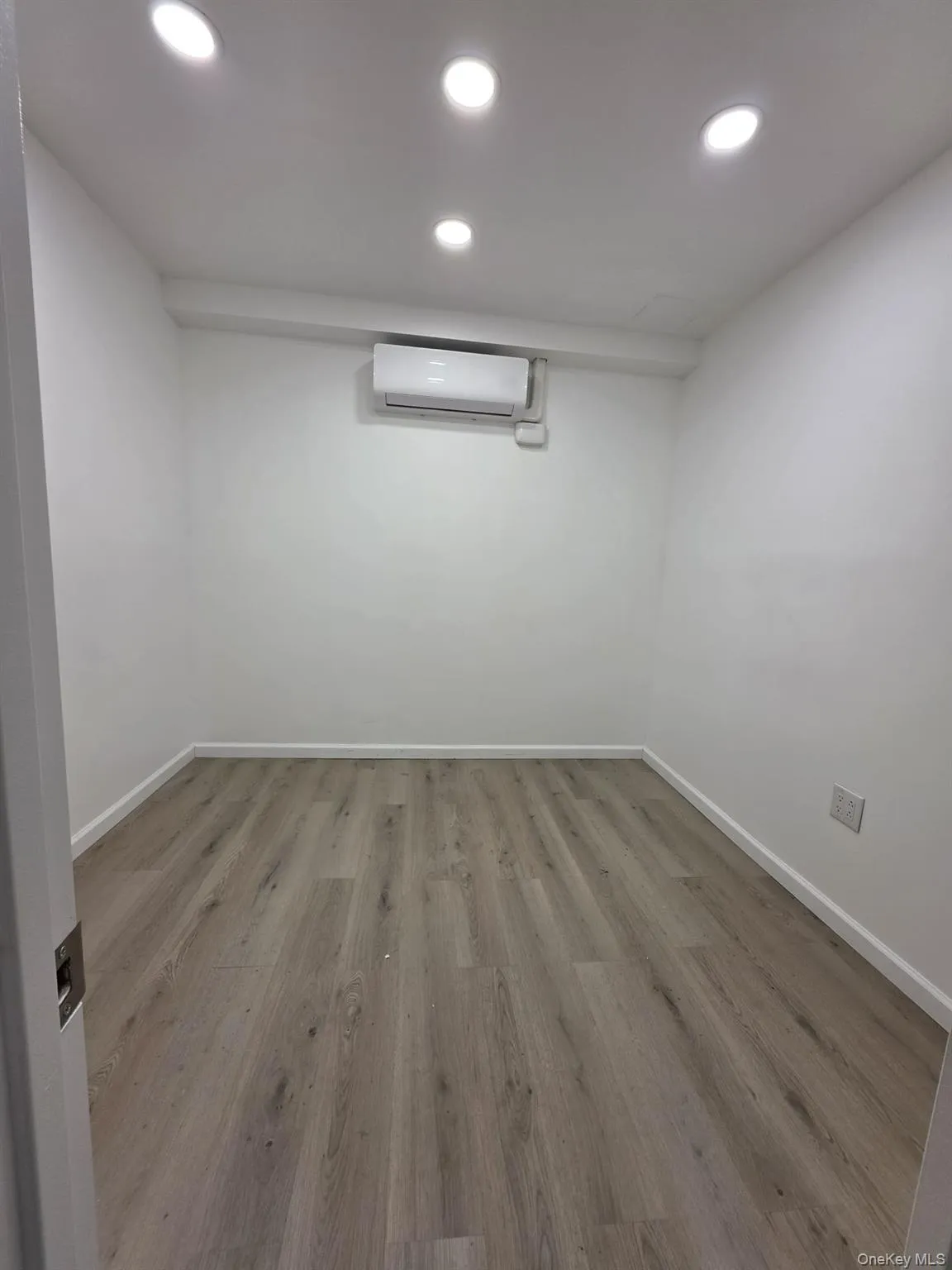 5904 Riverdale Avenue, New York, NY, ,Commercial Lease,For Rent,Riverdale,0,1059433 5904 Riverdale Avenue, New York, NY, ,Commercial Lease,For Rent,Riverdale,0,1059433