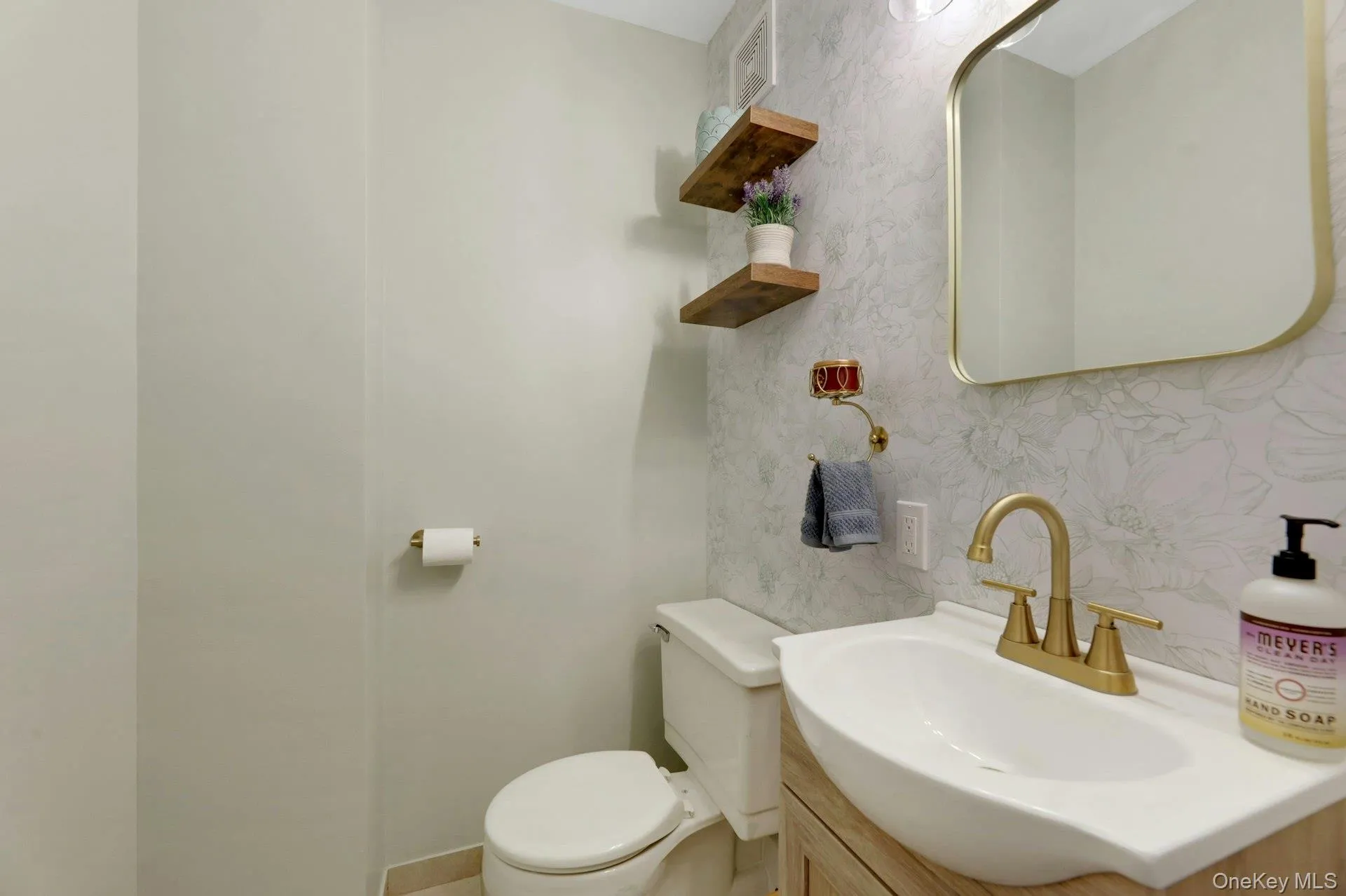 17 Heritage Drive, Clarkstown, NY, 3 Bedrooms Bedrooms, 8 Rooms Rooms,2 BathroomsBathrooms,Residential,For Rent,Heritage,0,1059434 17 Heritage Drive, Clarkstown, NY, 3 Bedrooms Bedrooms, 8 Rooms Rooms,2 BathroomsBathrooms,Residential,For Rent,Heritage,0,1059434