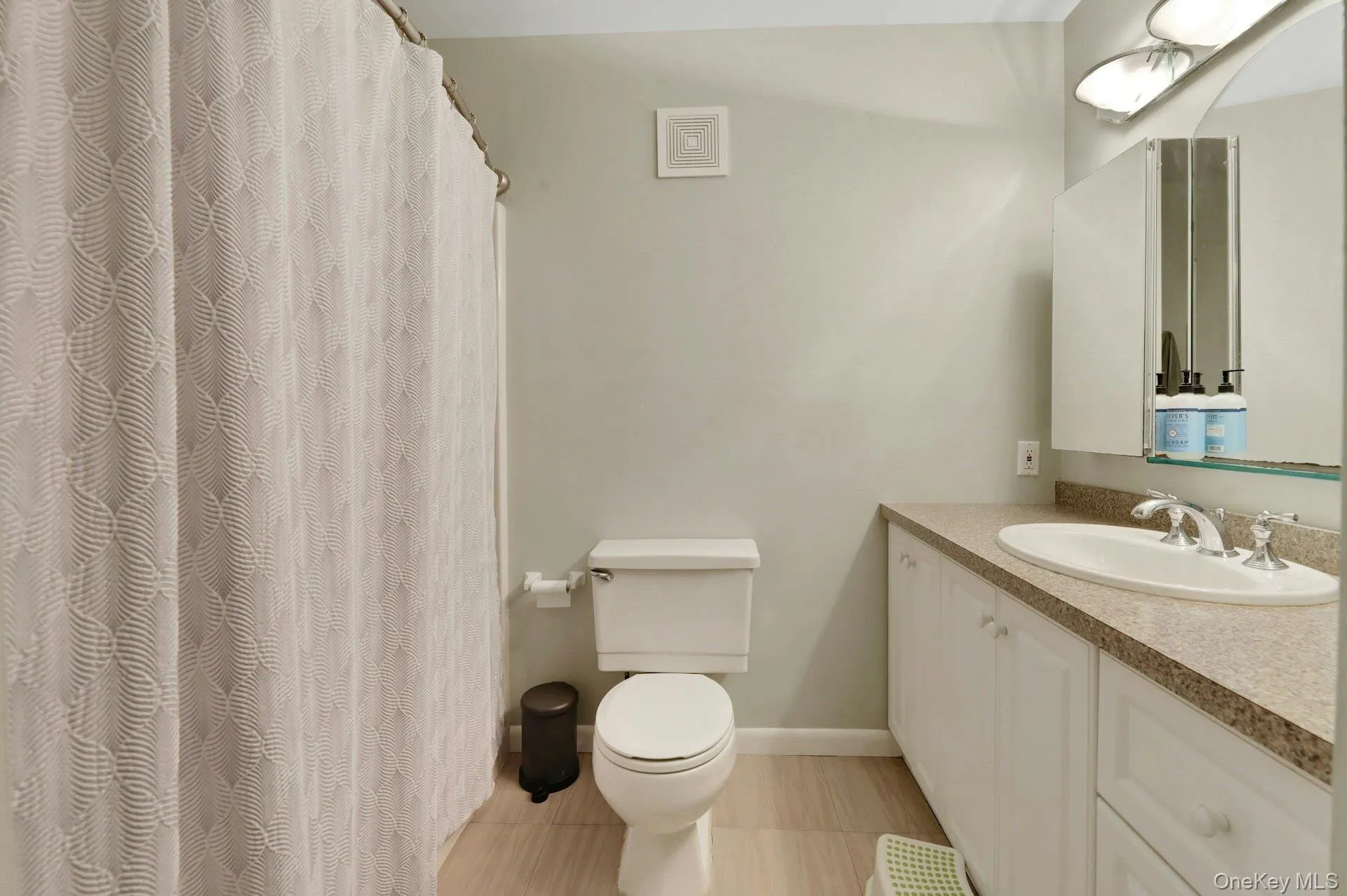 17 Heritage Drive, Clarkstown, NY, 3 Bedrooms Bedrooms, 8 Rooms Rooms,2 BathroomsBathrooms,Residential,For Rent,Heritage,0,1059434 17 Heritage Drive, Clarkstown, NY, 3 Bedrooms Bedrooms, 8 Rooms Rooms,2 BathroomsBathrooms,Residential,For Rent,Heritage,0,1059434