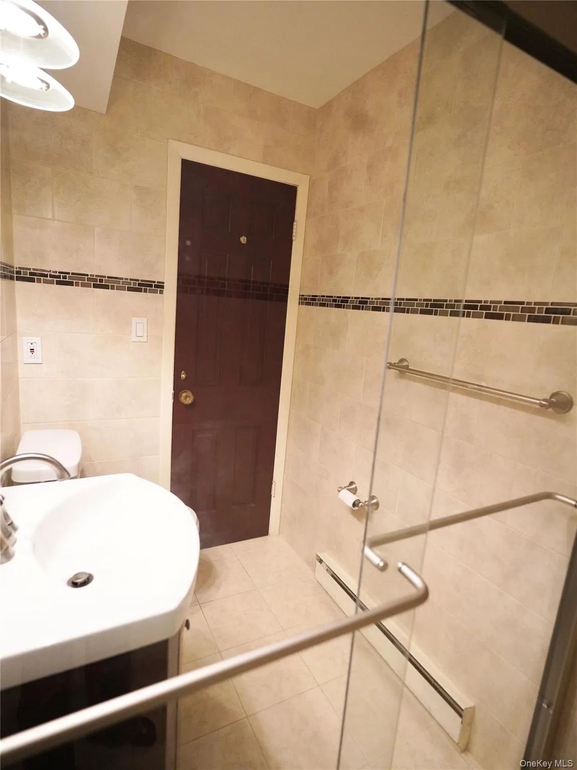 21 Canterbury Road, North Hempstead, NY, 2 Bedrooms Bedrooms, 4 Rooms Rooms,2 BathroomsBathrooms,Residential,For Rent,Canterbury,0,1059476 21 Canterbury Road, North Hempstead, NY, 2 Bedrooms Bedrooms, 4 Rooms Rooms,2 BathroomsBathrooms,Residential,For Rent,Canterbury,0,1059476