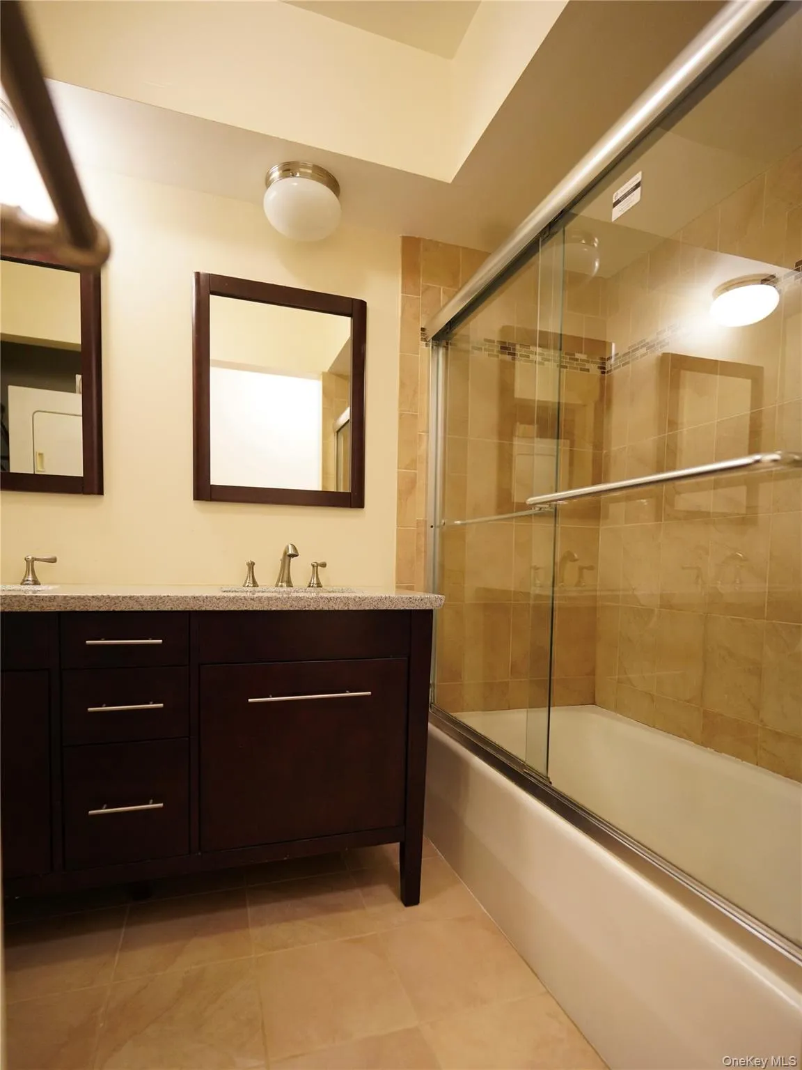 21 Canterbury Road, North Hempstead, NY, 2 Bedrooms Bedrooms, 4 Rooms Rooms,2 BathroomsBathrooms,Residential,For Rent,Canterbury,0,1059476 21 Canterbury Road, North Hempstead, NY, 2 Bedrooms Bedrooms, 4 Rooms Rooms,2 BathroomsBathrooms,Residential,For Rent,Canterbury,0,1059476