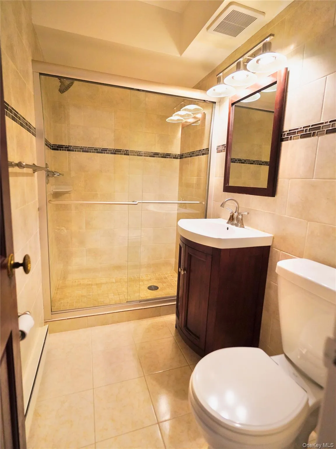 21 Canterbury Road, North Hempstead, NY, 2 Bedrooms Bedrooms, 4 Rooms Rooms,2 BathroomsBathrooms,Residential,For Rent,Canterbury,0,1059476 21 Canterbury Road, North Hempstead, NY, 2 Bedrooms Bedrooms, 4 Rooms Rooms,2 BathroomsBathrooms,Residential,For Rent,Canterbury,0,1059476