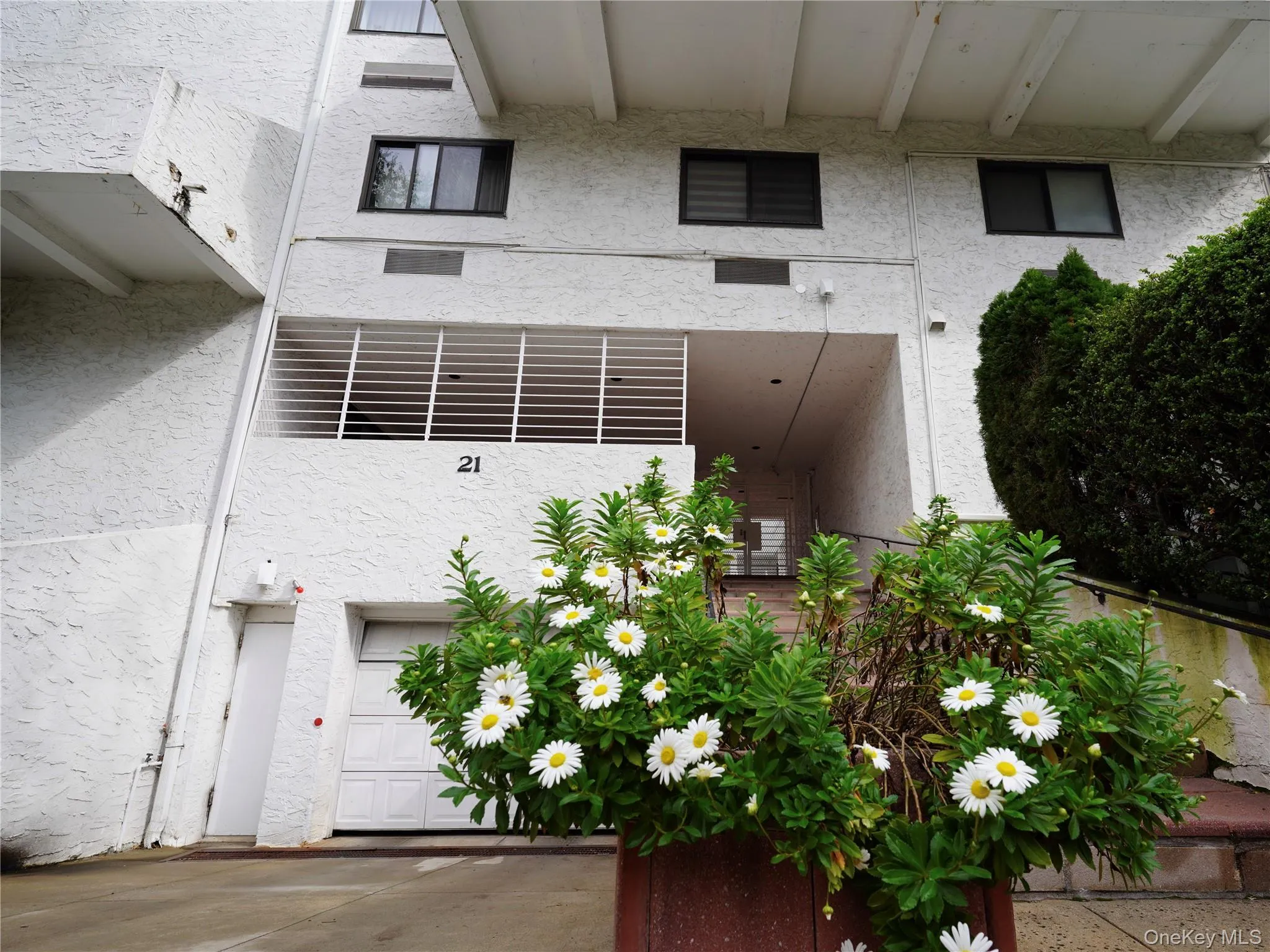 21 Canterbury Road, North Hempstead, NY, 2 Bedrooms Bedrooms, 4 Rooms Rooms,2 BathroomsBathrooms,Residential,For Rent,Canterbury,0,1059476 21 Canterbury Road, North Hempstead, NY, 2 Bedrooms Bedrooms, 4 Rooms Rooms,2 BathroomsBathrooms,Residential,For Rent,Canterbury,0,1059476