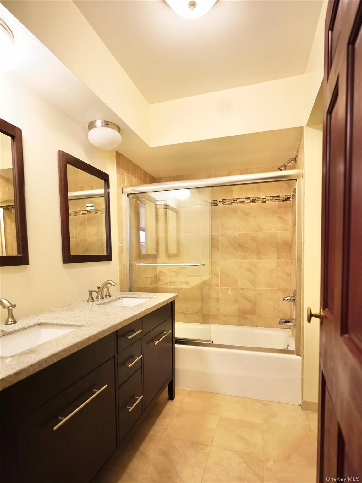 21 Canterbury Road, North Hempstead, NY, 2 Bedrooms Bedrooms, 4 Rooms Rooms,2 BathroomsBathrooms,Residential,For Rent,Canterbury,0,1059476 21 Canterbury Road, North Hempstead, NY, 2 Bedrooms Bedrooms, 4 Rooms Rooms,2 BathroomsBathrooms,Residential,For Rent,Canterbury,0,1059476