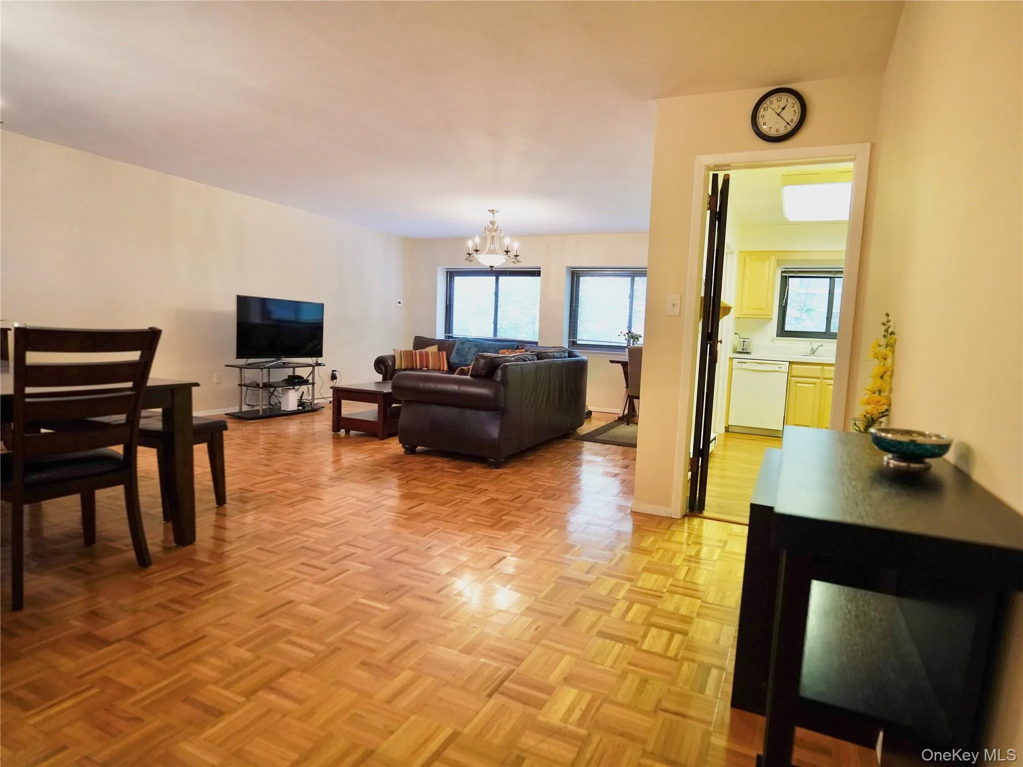 21 Canterbury Road, North Hempstead, NY, 2 Bedrooms Bedrooms, 4 Rooms Rooms,2 BathroomsBathrooms,Residential,For Rent,Canterbury,0,1059476 21 Canterbury Road, North Hempstead, NY, 2 Bedrooms Bedrooms, 4 Rooms Rooms,2 BathroomsBathrooms,Residential,For Rent,Canterbury,0,1059476