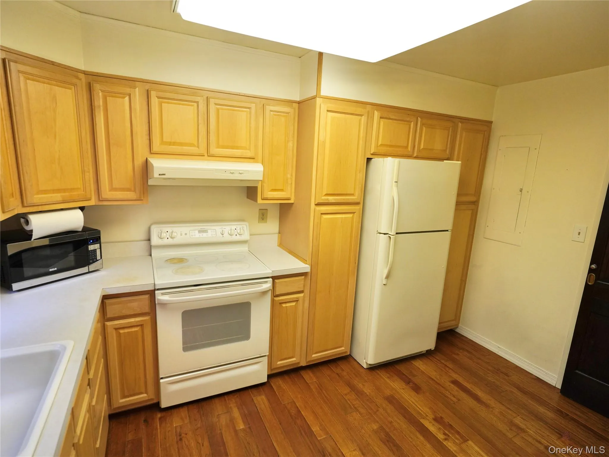 21 Canterbury Road, North Hempstead, NY, 2 Bedrooms Bedrooms, 4 Rooms Rooms,2 BathroomsBathrooms,Residential,For Rent,Canterbury,0,1059476 21 Canterbury Road, North Hempstead, NY, 2 Bedrooms Bedrooms, 4 Rooms Rooms,2 BathroomsBathrooms,Residential,For Rent,Canterbury,0,1059476