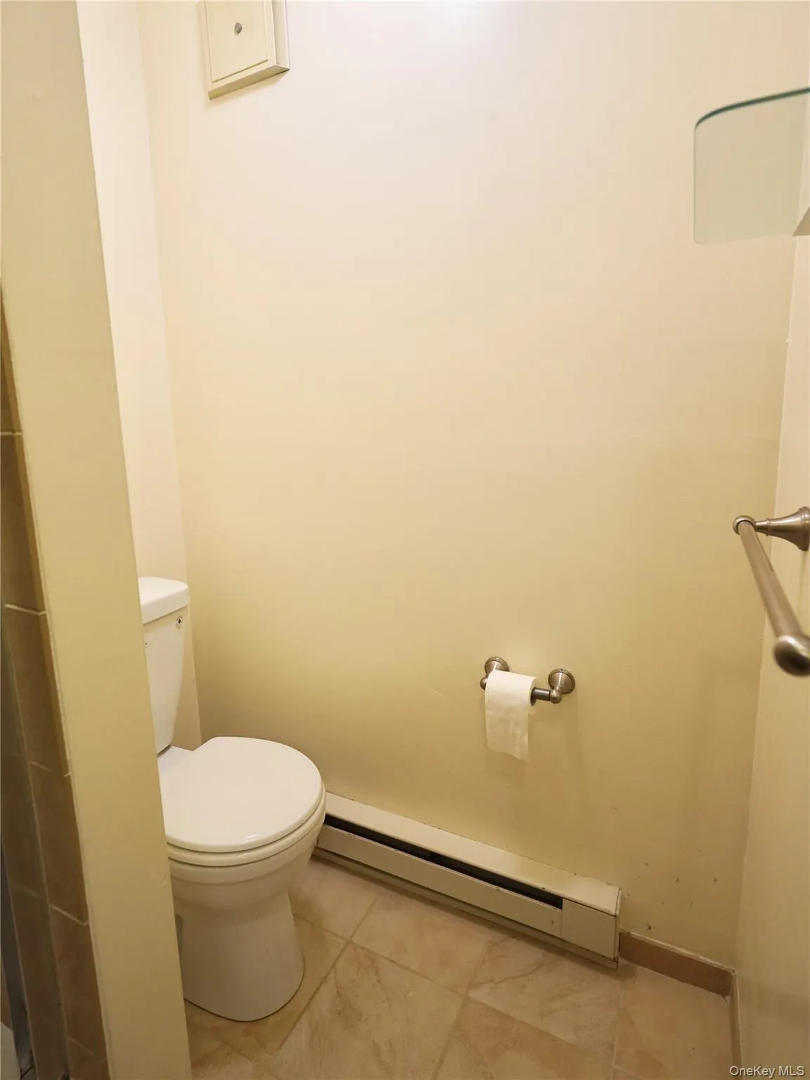 21 Canterbury Road, North Hempstead, NY, 2 Bedrooms Bedrooms, 4 Rooms Rooms,2 BathroomsBathrooms,Residential,For Rent,Canterbury,0,1059476 21 Canterbury Road, North Hempstead, NY, 2 Bedrooms Bedrooms, 4 Rooms Rooms,2 BathroomsBathrooms,Residential,For Rent,Canterbury,0,1059476