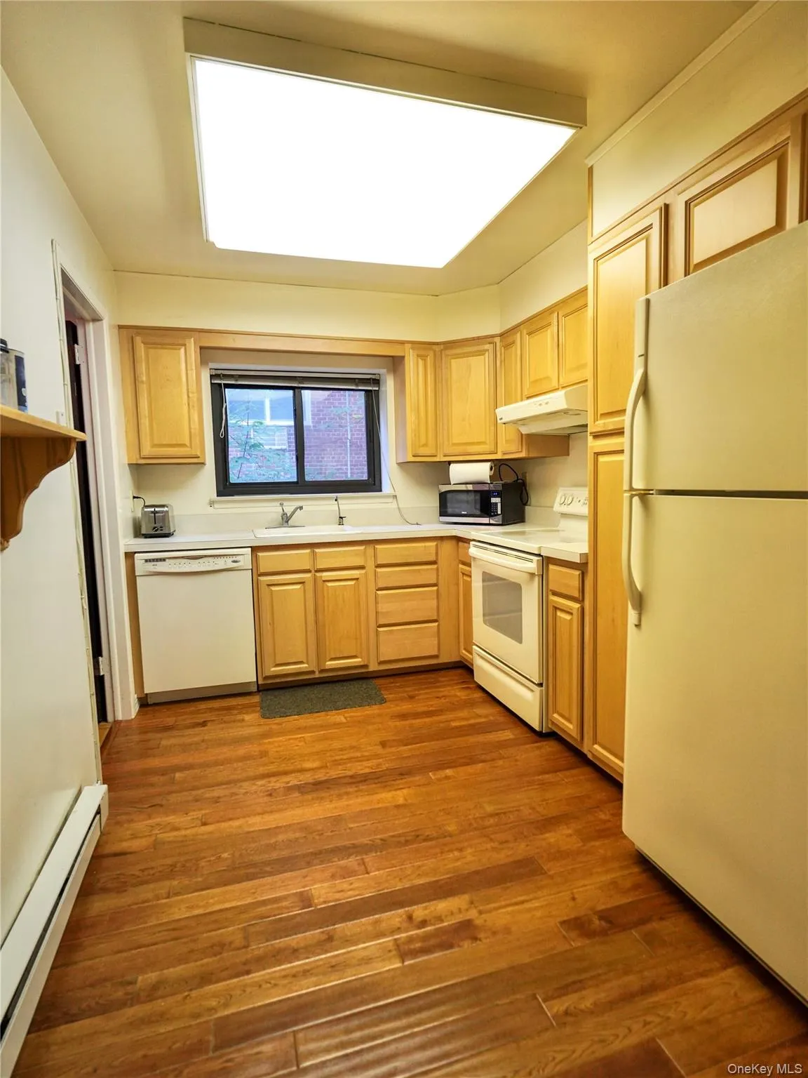 21 Canterbury Road, North Hempstead, NY, 2 Bedrooms Bedrooms, 4 Rooms Rooms,2 BathroomsBathrooms,Residential,For Rent,Canterbury,0,1059476 21 Canterbury Road, North Hempstead, NY, 2 Bedrooms Bedrooms, 4 Rooms Rooms,2 BathroomsBathrooms,Residential,For Rent,Canterbury,0,1059476