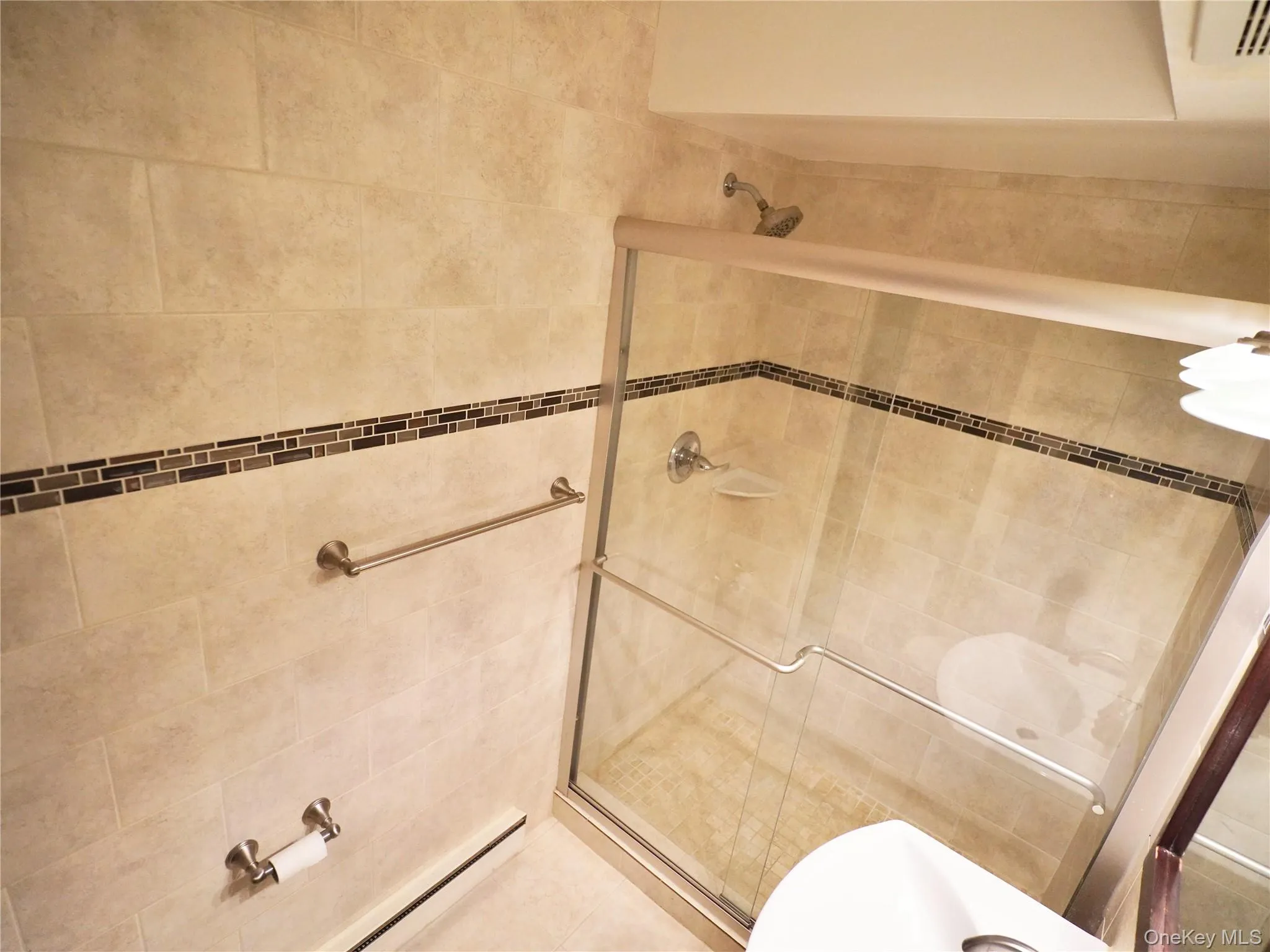 21 Canterbury Road, North Hempstead, NY, 2 Bedrooms Bedrooms, 4 Rooms Rooms,2 BathroomsBathrooms,Residential,For Rent,Canterbury,0,1059476 21 Canterbury Road, North Hempstead, NY, 2 Bedrooms Bedrooms, 4 Rooms Rooms,2 BathroomsBathrooms,Residential,For Rent,Canterbury,0,1059476