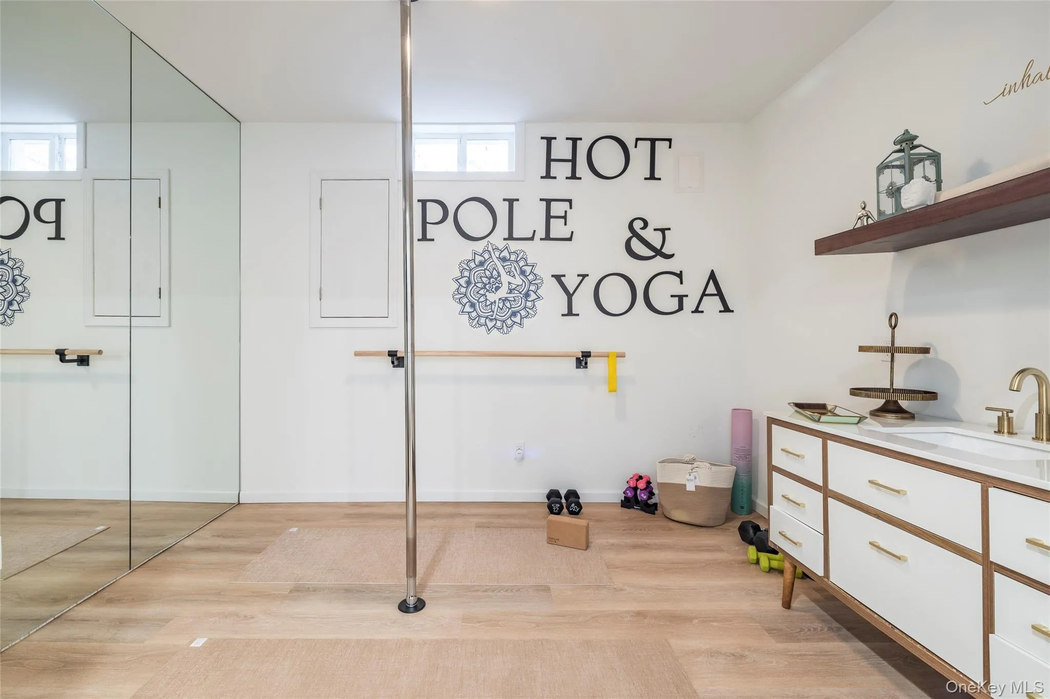 77 Hillcrest Avenue, Southampton, NY, 3 Bedroom Bedrooms, 9 Room Rooms,2 BathroomBathrooms,Residential Lease,For Rent,Hillcrest,0,1059483 77 Hillcrest Avenue, Southampton, NY, 3 Bedroom Bedrooms, 9 Room Rooms,2 BathroomBathrooms,Residential Lease,For Rent,Hillcrest,0,1059483