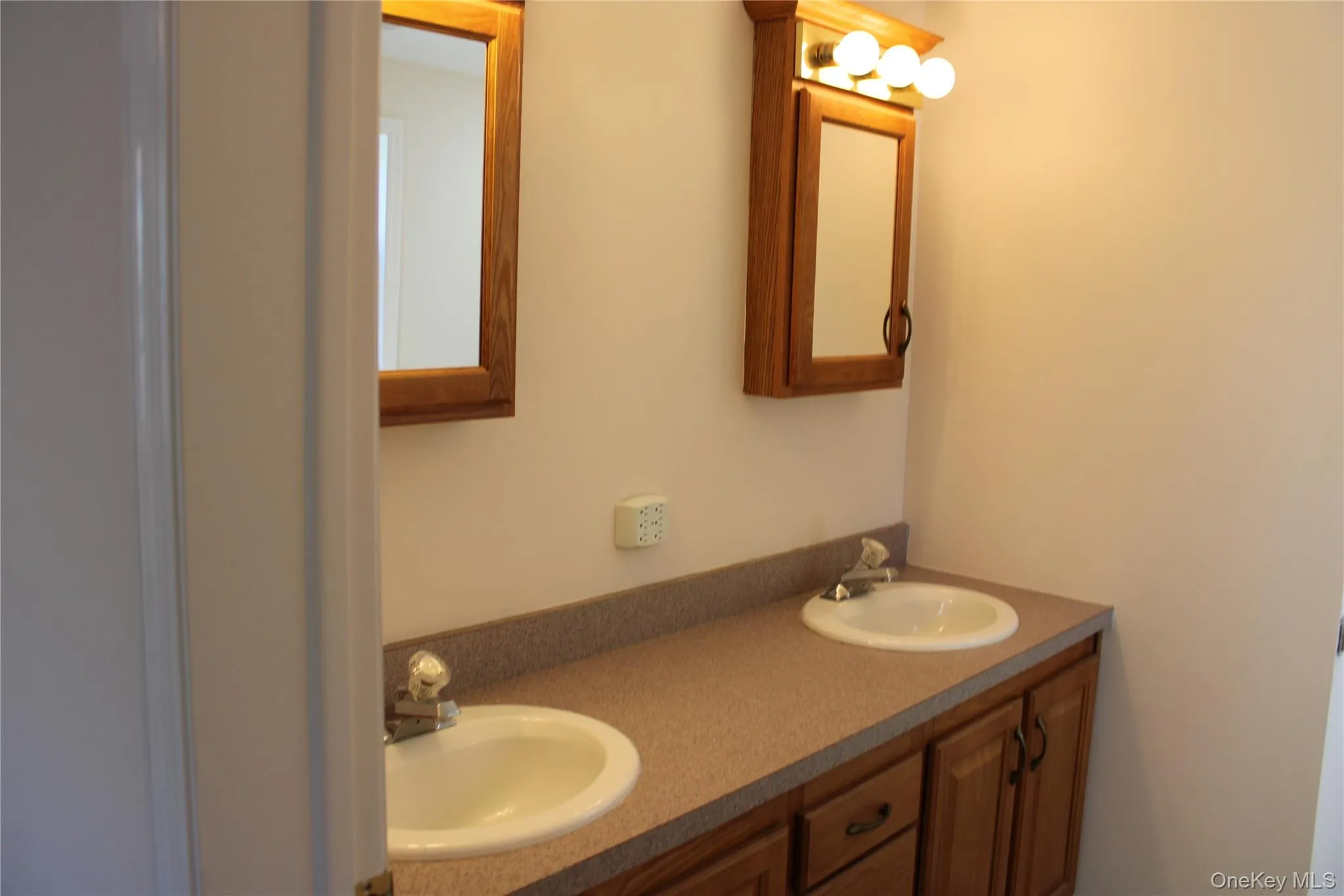 1661 Old Country Road, Riverhead, NY, 2 Bedrooms Bedrooms, 5 Rooms Rooms,2 BathroomsBathrooms,Residential,For Rent,Old Country,0,1059497 1661 Old Country Road, Riverhead, NY, 2 Bedrooms Bedrooms, 5 Rooms Rooms,2 BathroomsBathrooms,Residential,For Rent,Old Country,0,1059497