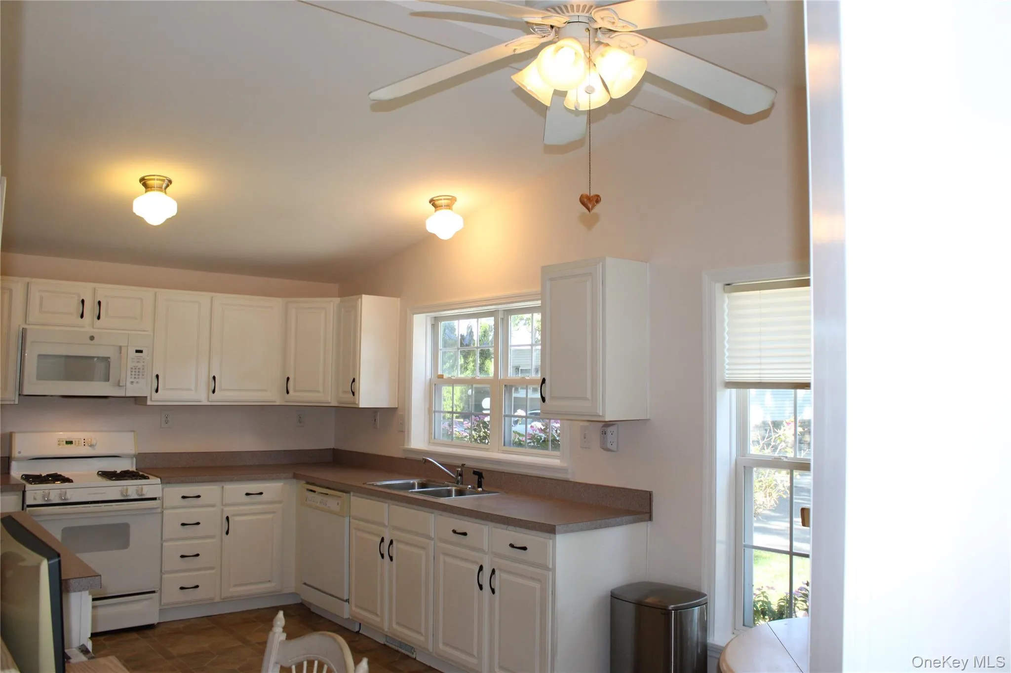 1661 Old Country Road, Riverhead, NY, 2 Bedrooms Bedrooms, 5 Rooms Rooms,2 BathroomsBathrooms,Residential,For Rent,Old Country,0,1059497 1661 Old Country Road, Riverhead, NY, 2 Bedrooms Bedrooms, 5 Rooms Rooms,2 BathroomsBathrooms,Residential,For Rent,Old Country,0,1059497