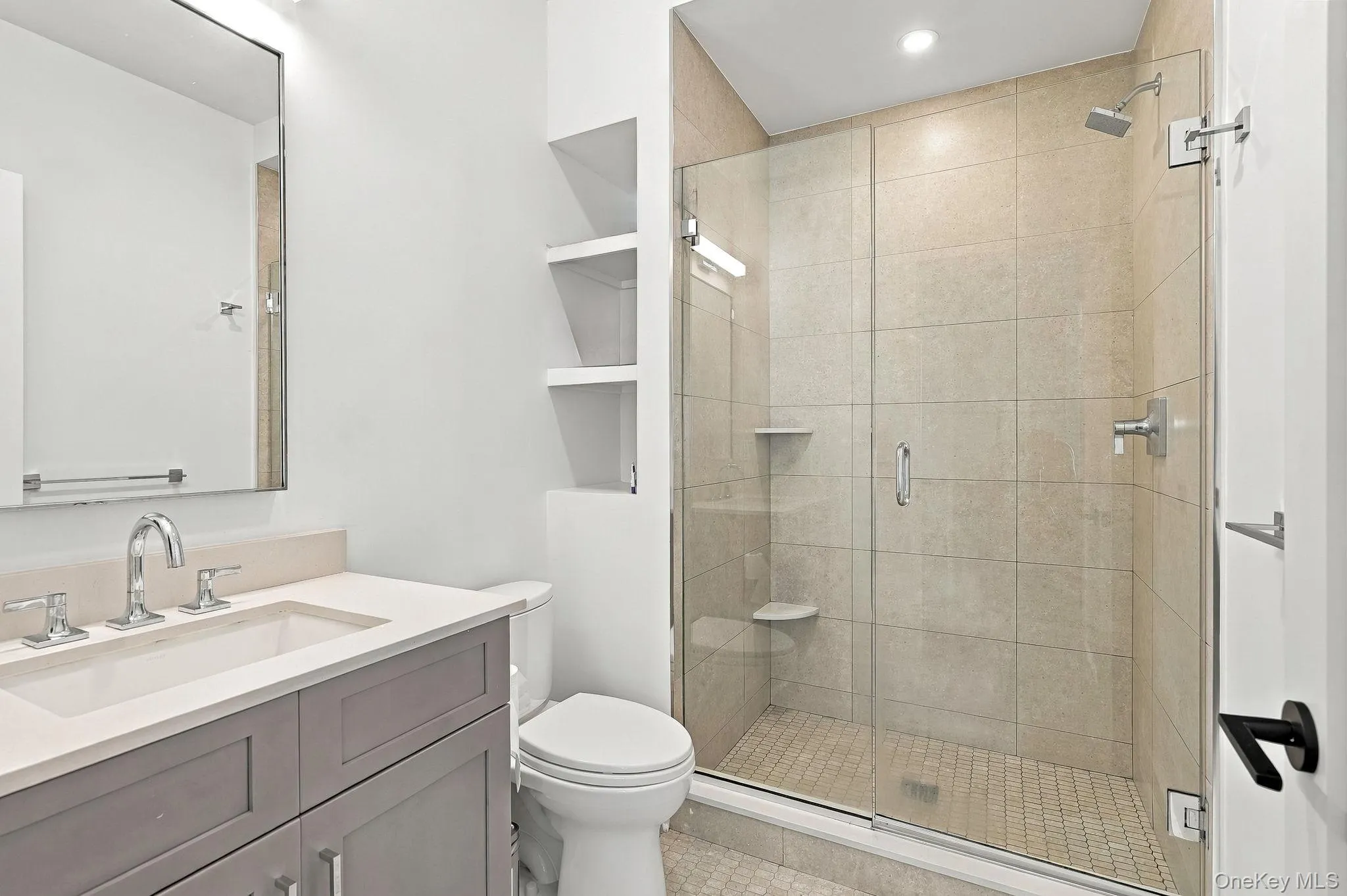 En-suite shows bathroom En-suite shows bathroom