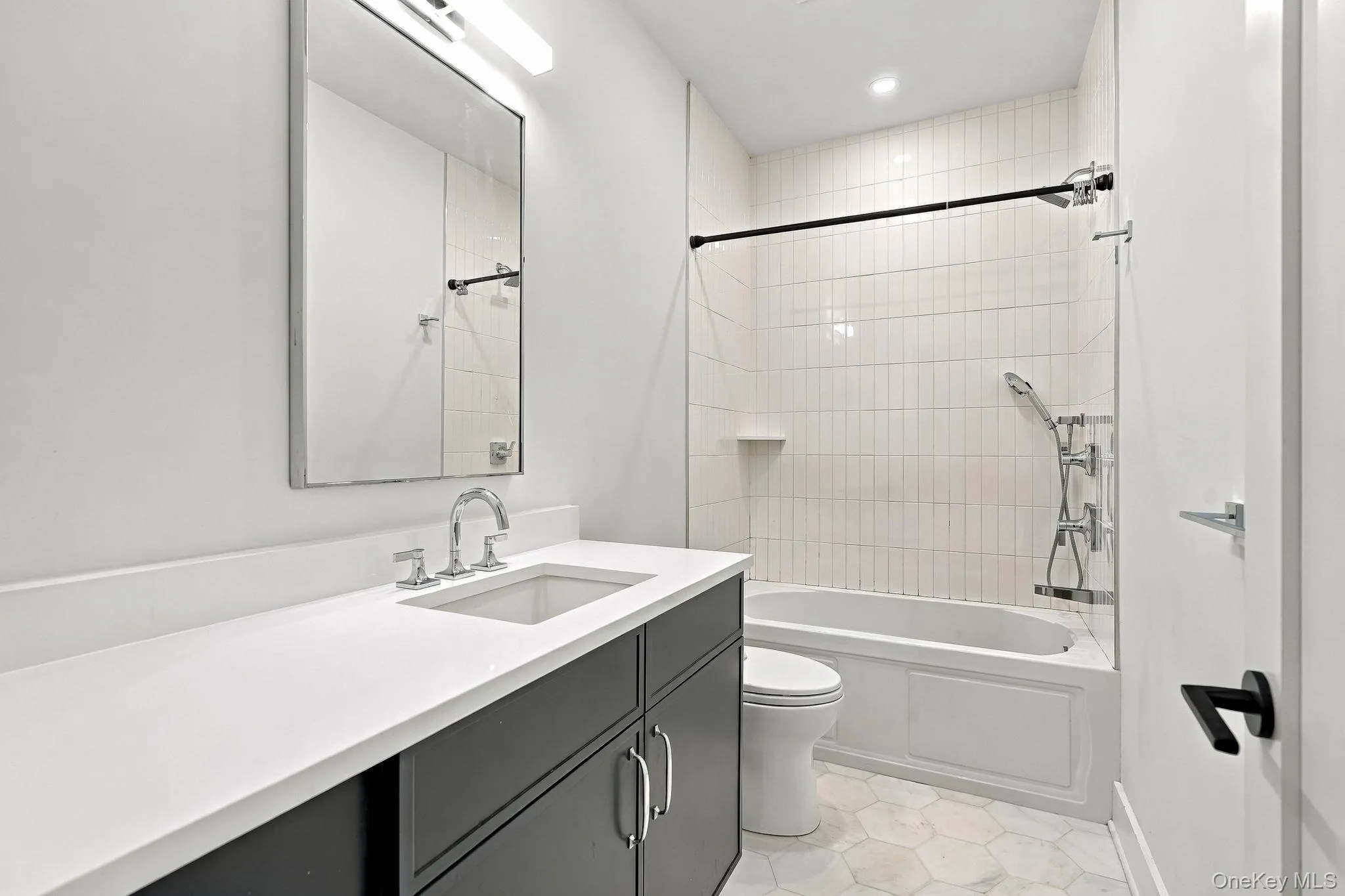 Hall bathroom tub bath/shower combo Hall bathroom tub bath/shower combo