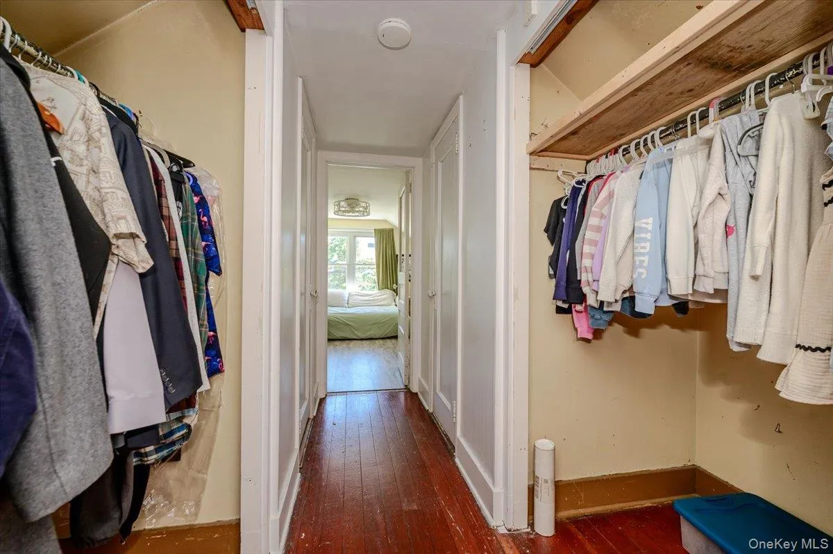 Upstairs has 3 closets Upstairs has 3 closets