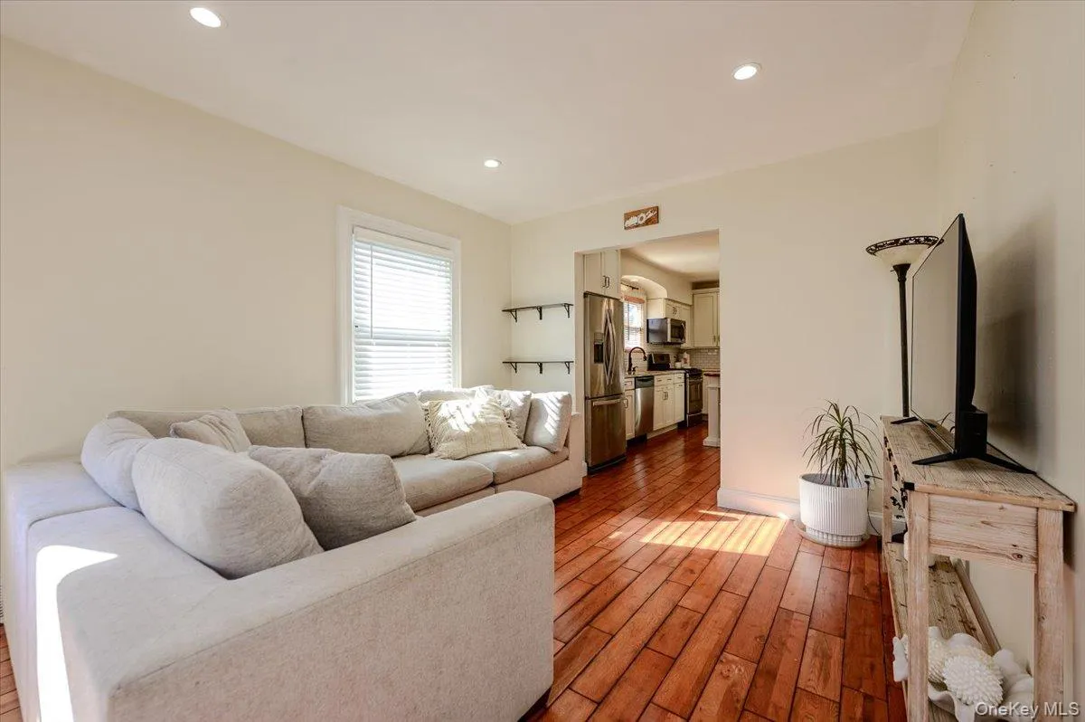 412 Fire Island Avenue, Babylon, NY, 3 Bedrooms Bedrooms, 7 Rooms Rooms,1 BathroomBathrooms,Residential,For Rent,Fire Island,0,1059502 412 Fire Island Avenue, Babylon, NY, 3 Bedrooms Bedrooms, 7 Rooms Rooms,1 BathroomBathrooms,Residential,For Rent,Fire Island,0,1059502