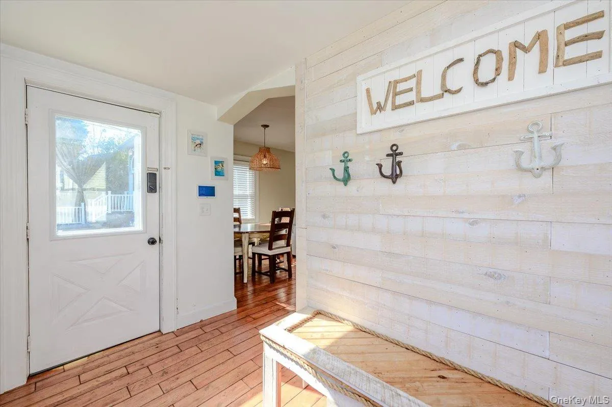 Entry foyer/mud room Entry foyer/mud room